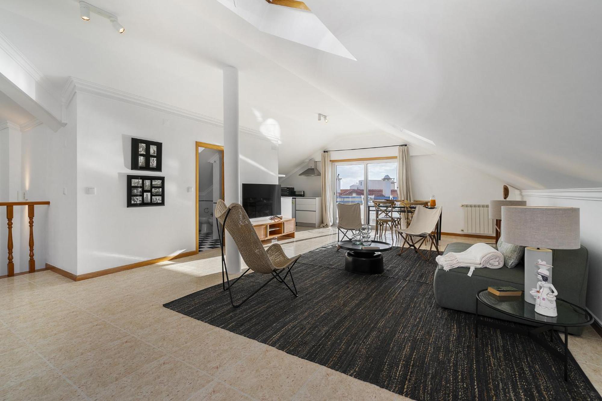 Whome Surfer's Paradise Retreat: Digital Nomads & Remote Workers