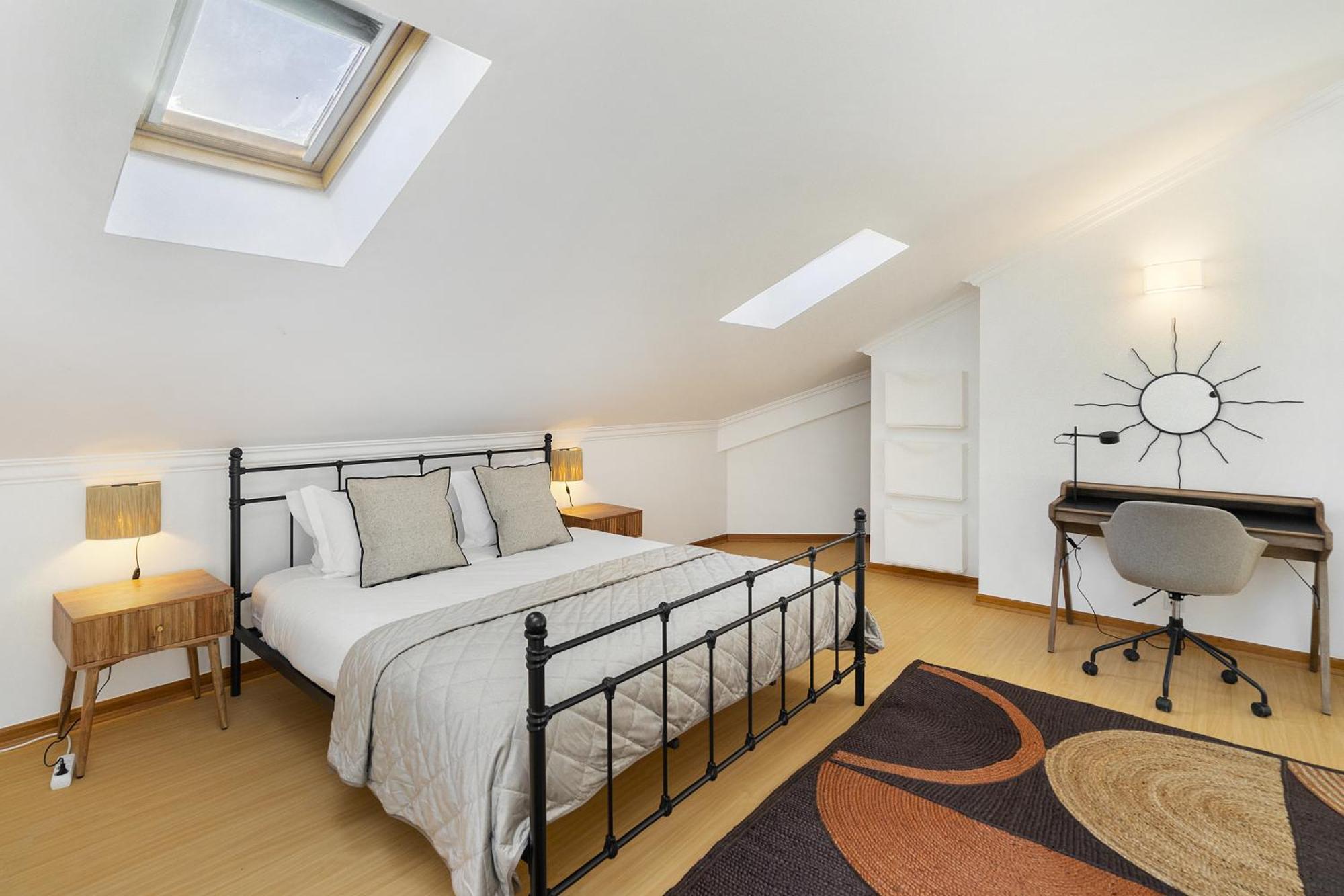 Whome Surfer's Paradise Retreat: Digital Nomads & Remote Workers