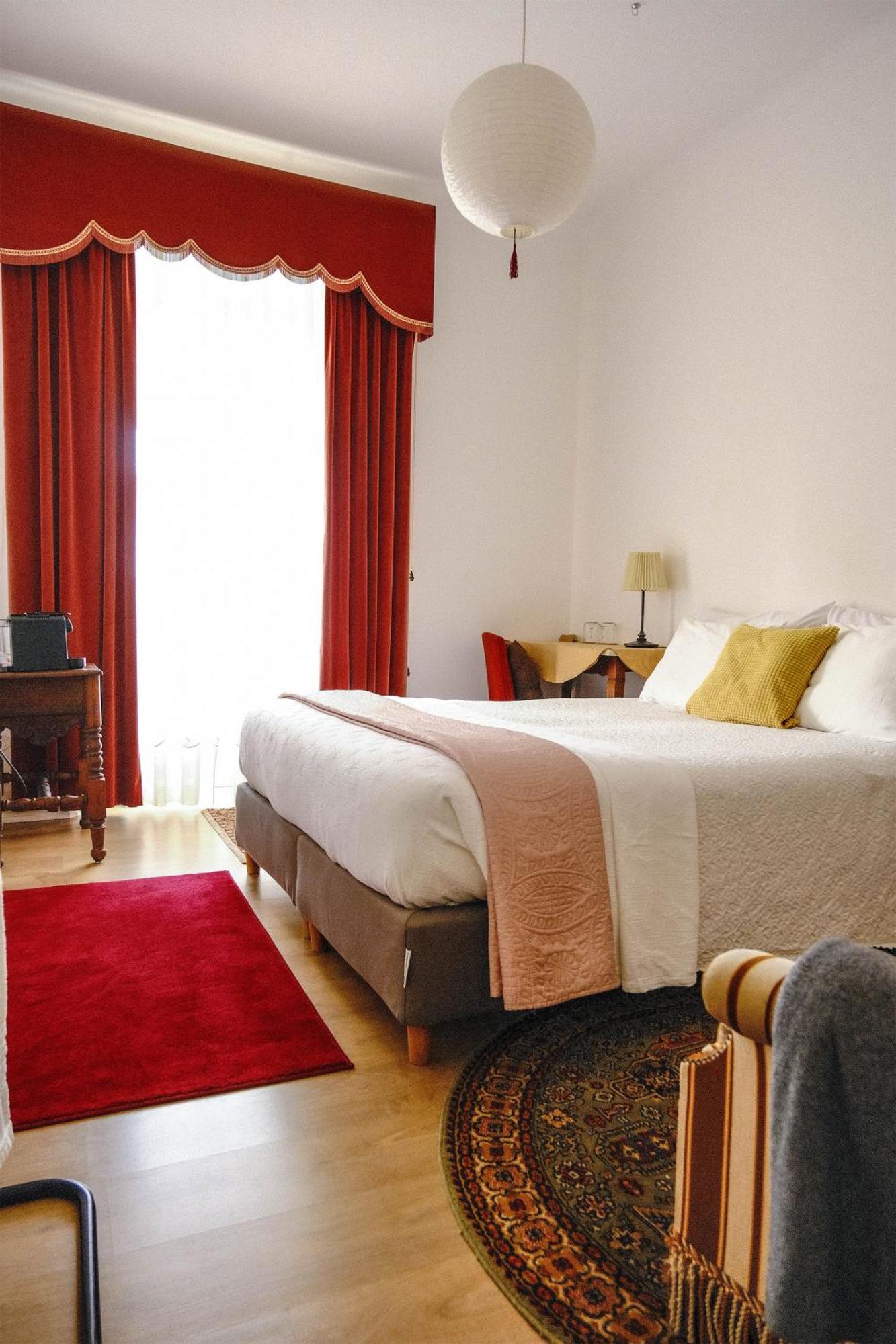 6/4 De Sado Guest house