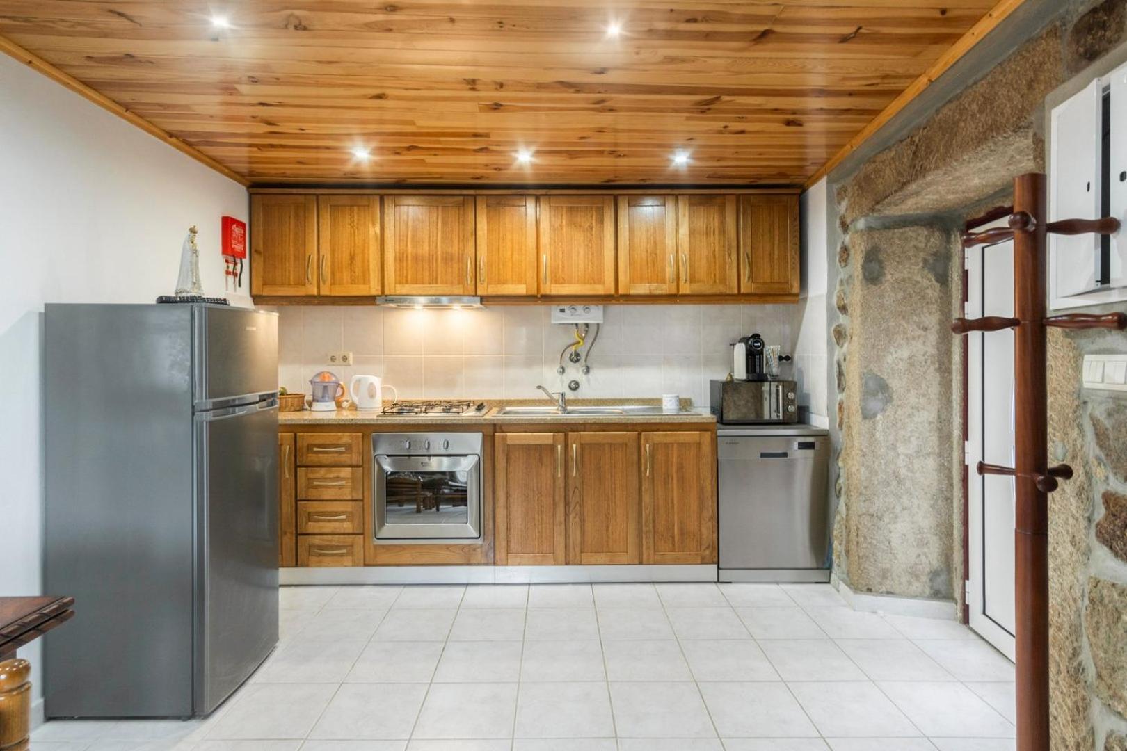 Rustic Getaway In Guarda Guest house