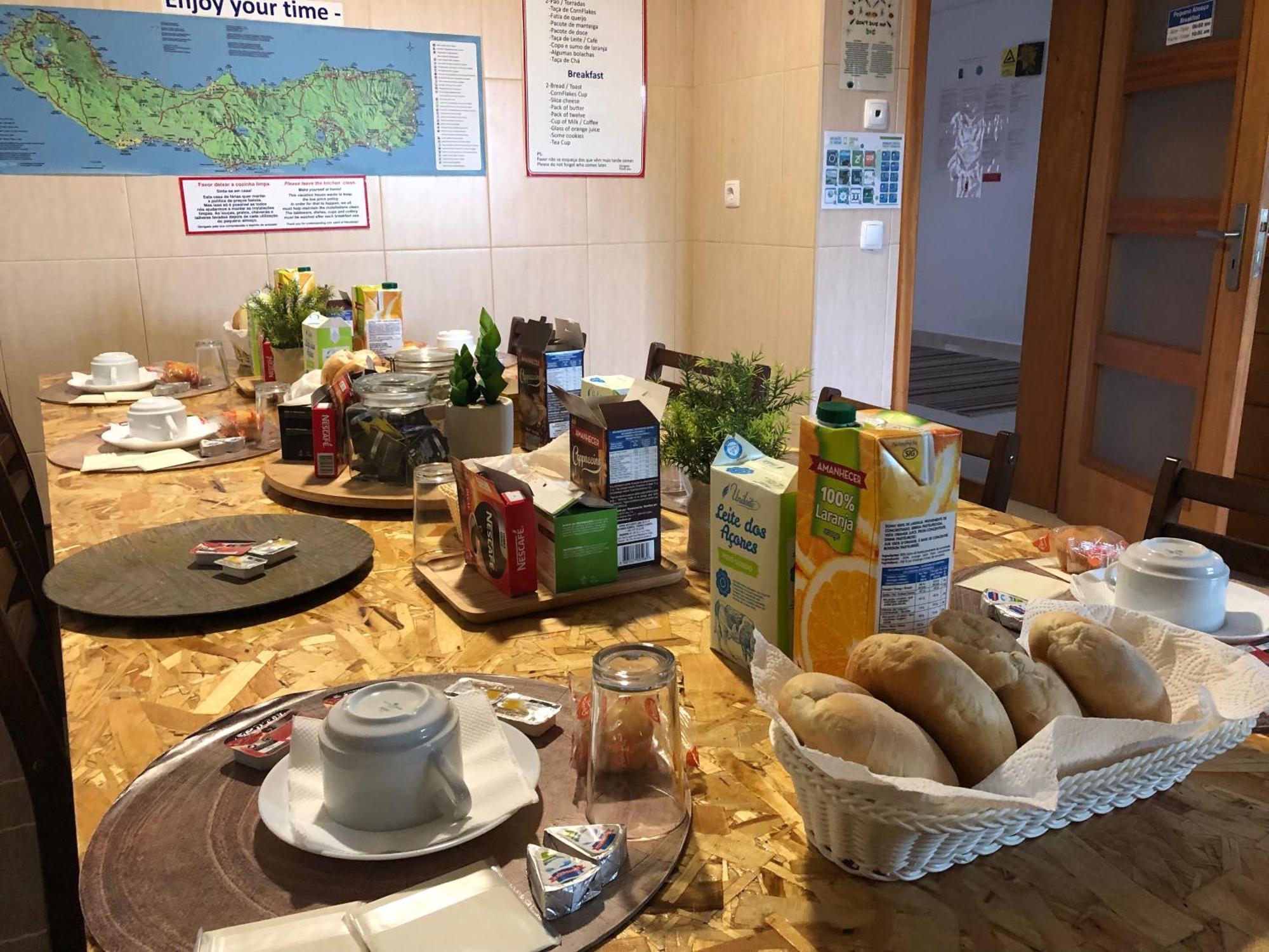Bed & Breakfast Azores Holidays House -b&b - - Self Check-in Keyboard *