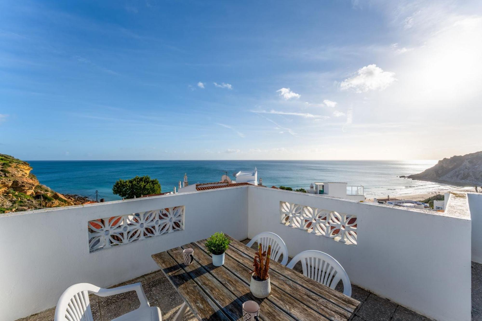 Comfy Flat W/ Rooftop View By Lovelystay Apartment Burgau