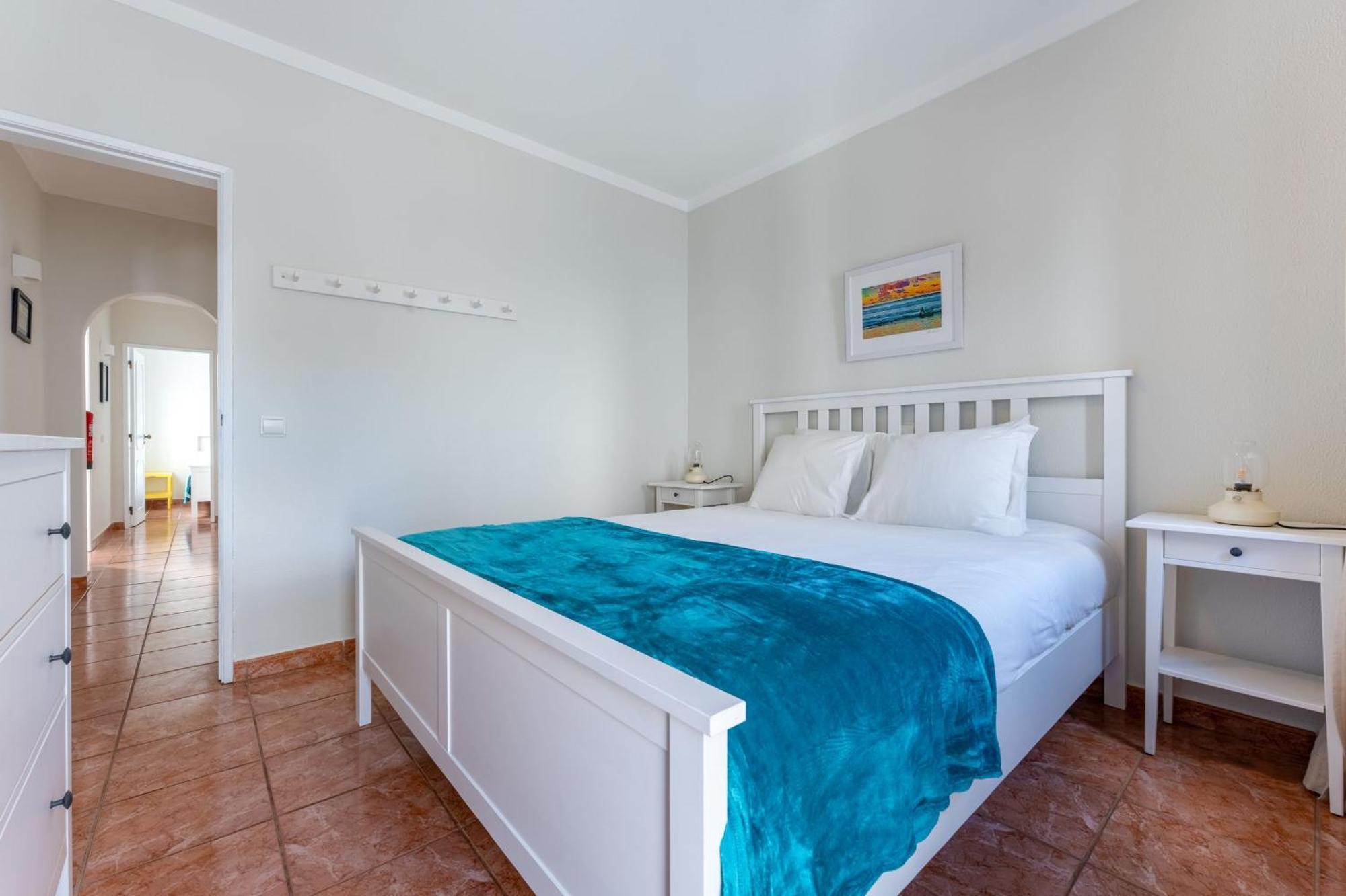 Apartment Comfy Flat W/ Rooftop View By Lovelystay