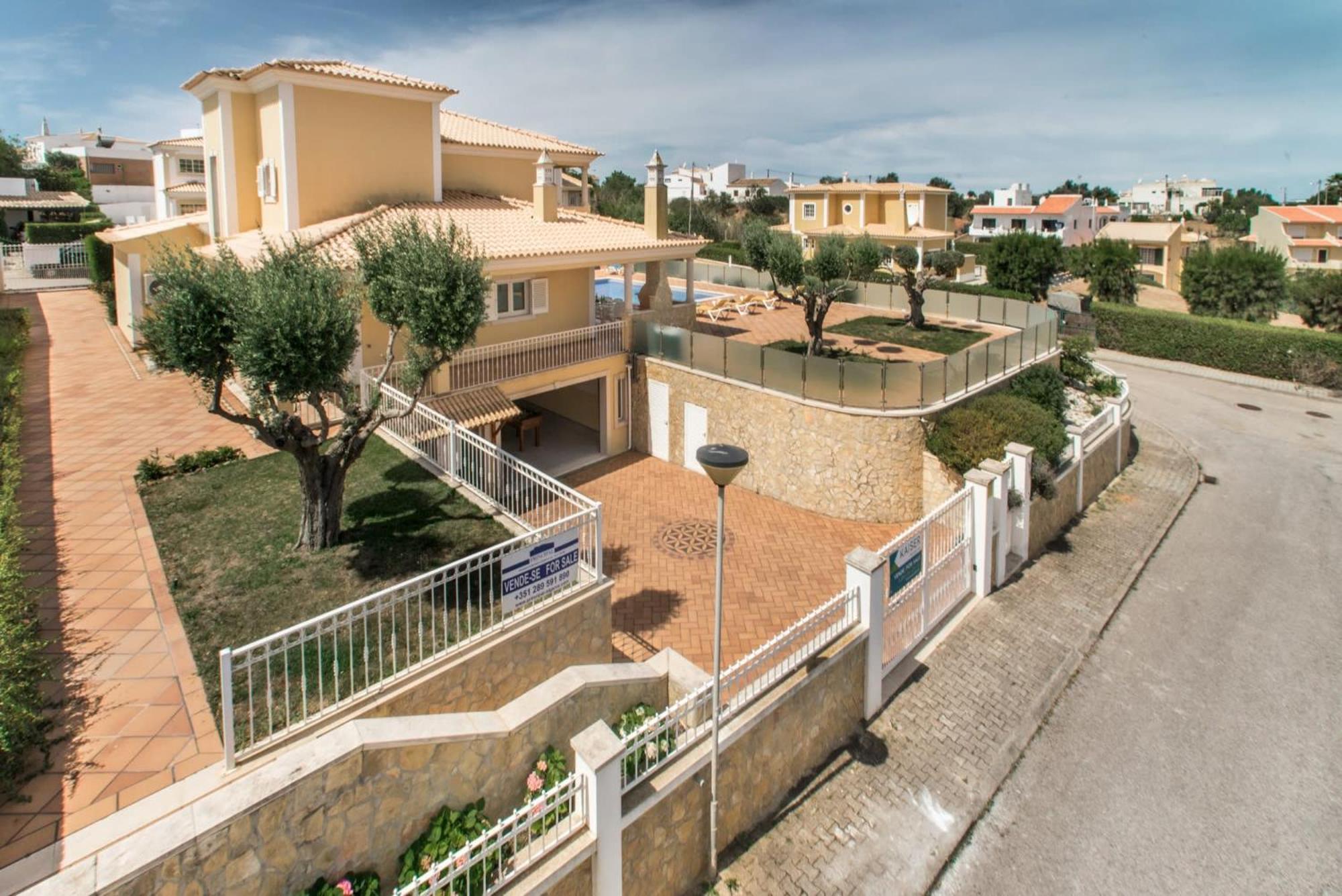 Oliveiras Amazing Location Walk To Marina Restaurants Holiday home