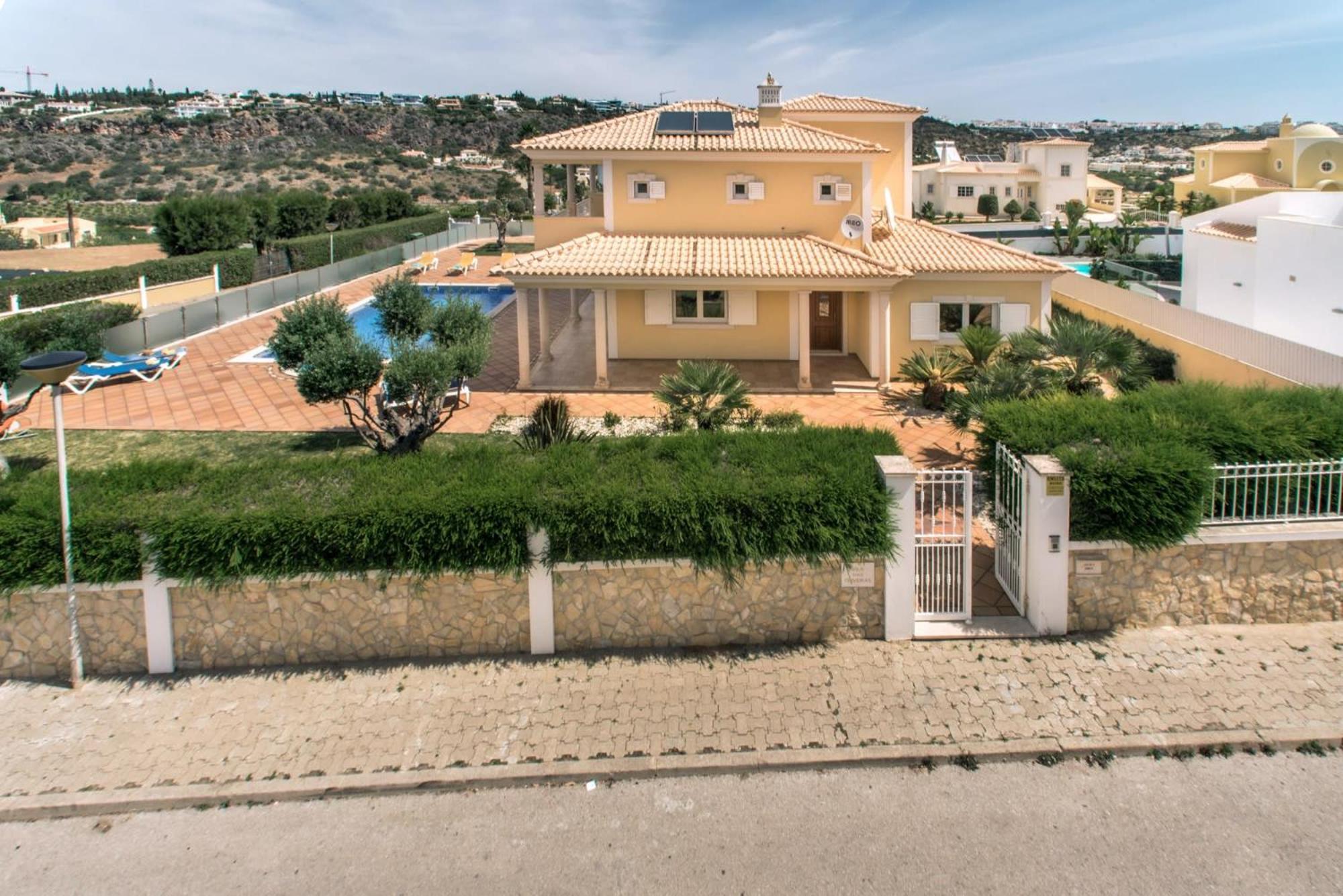 Oliveiras Amazing Location Walk To Marina Restaurants Holiday home