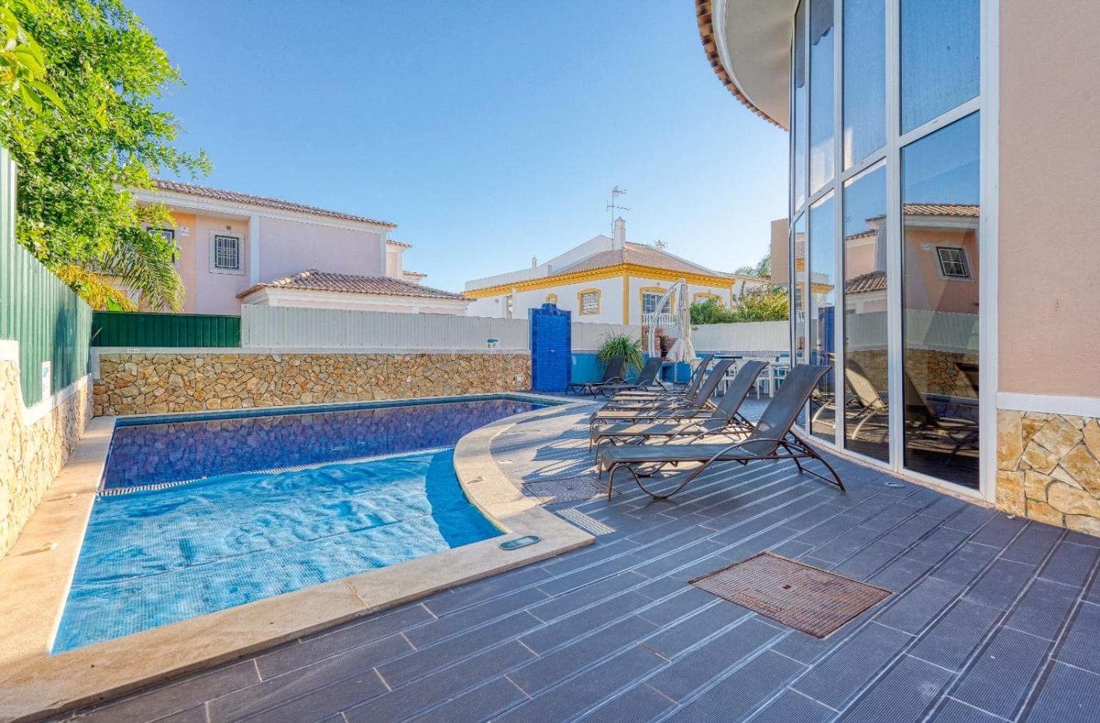Redonda Villa