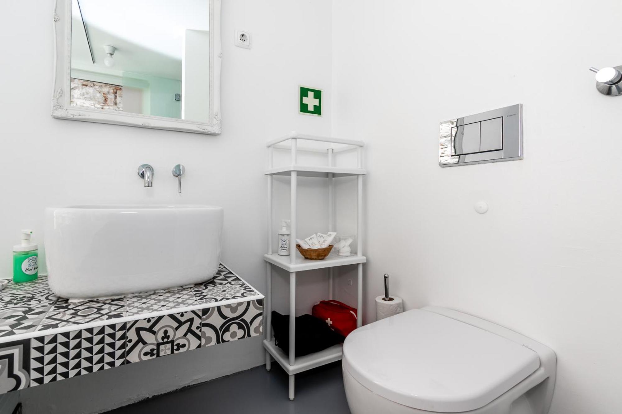 Apartment Com Patio Em Frente