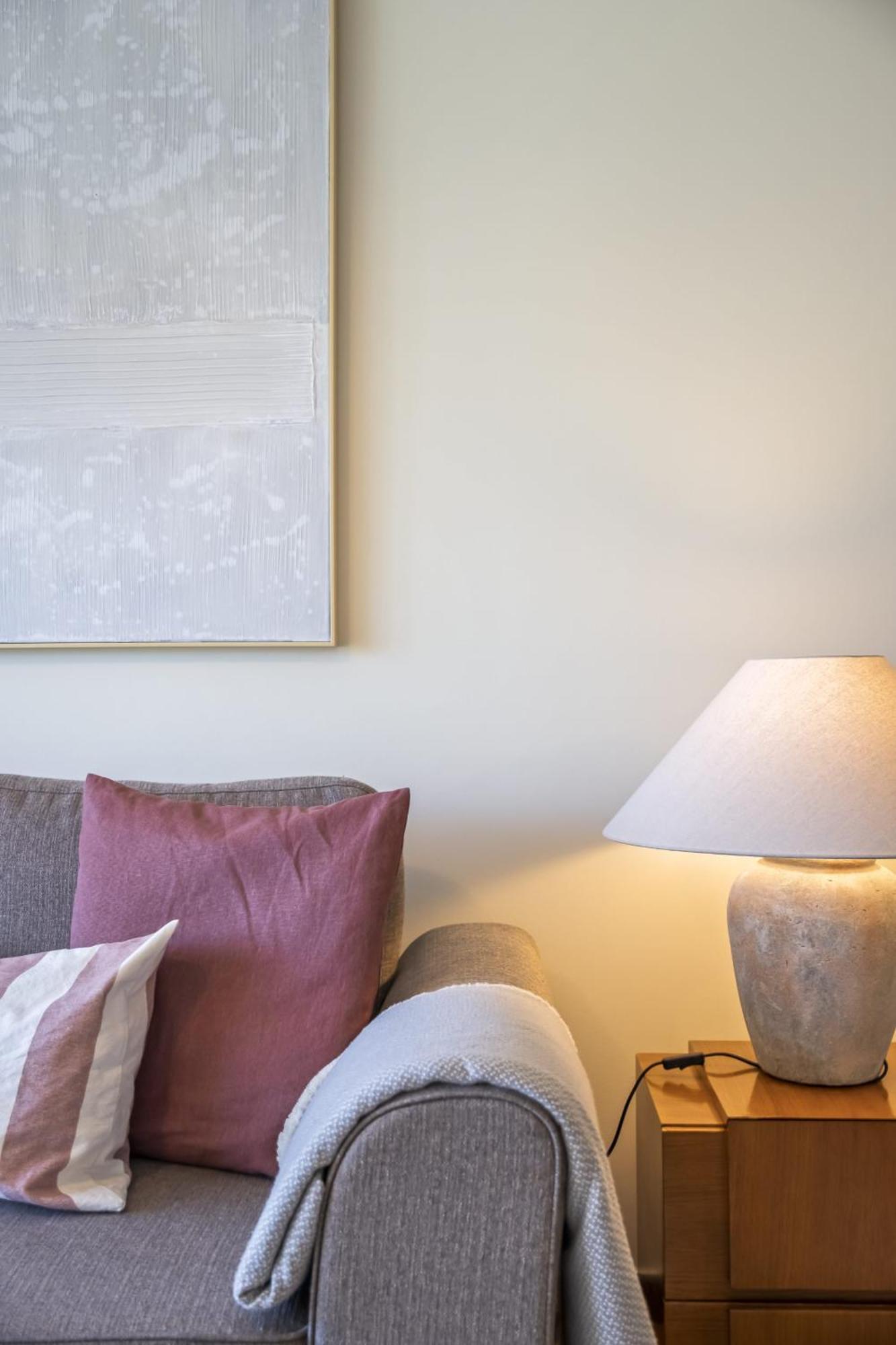 Lavender - By Wehost Apartment