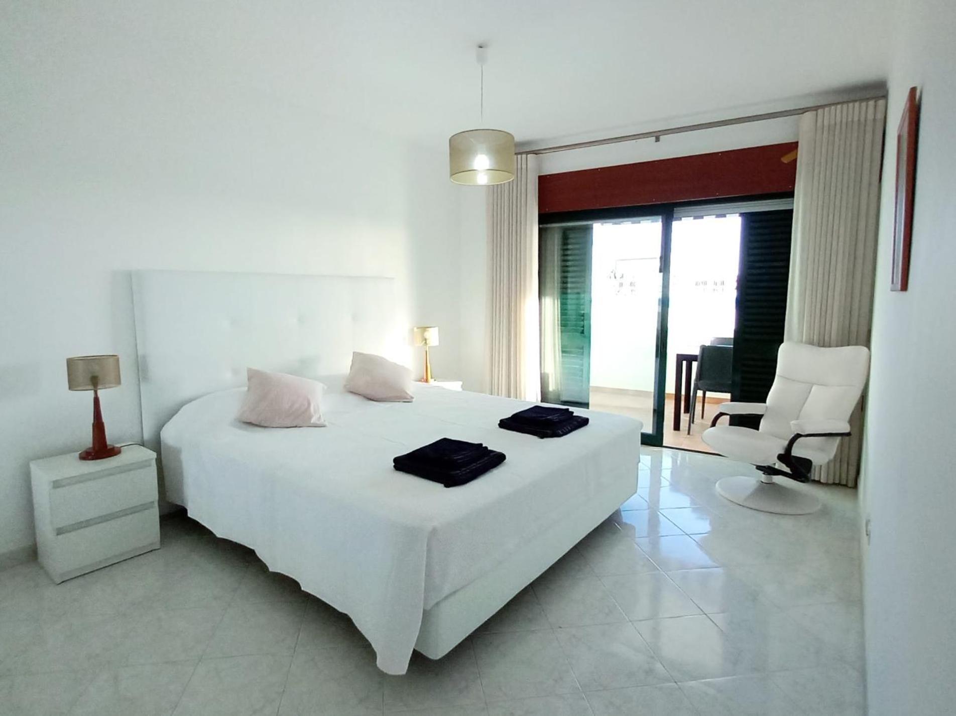 Beachfront Flat With Pool Apartamento