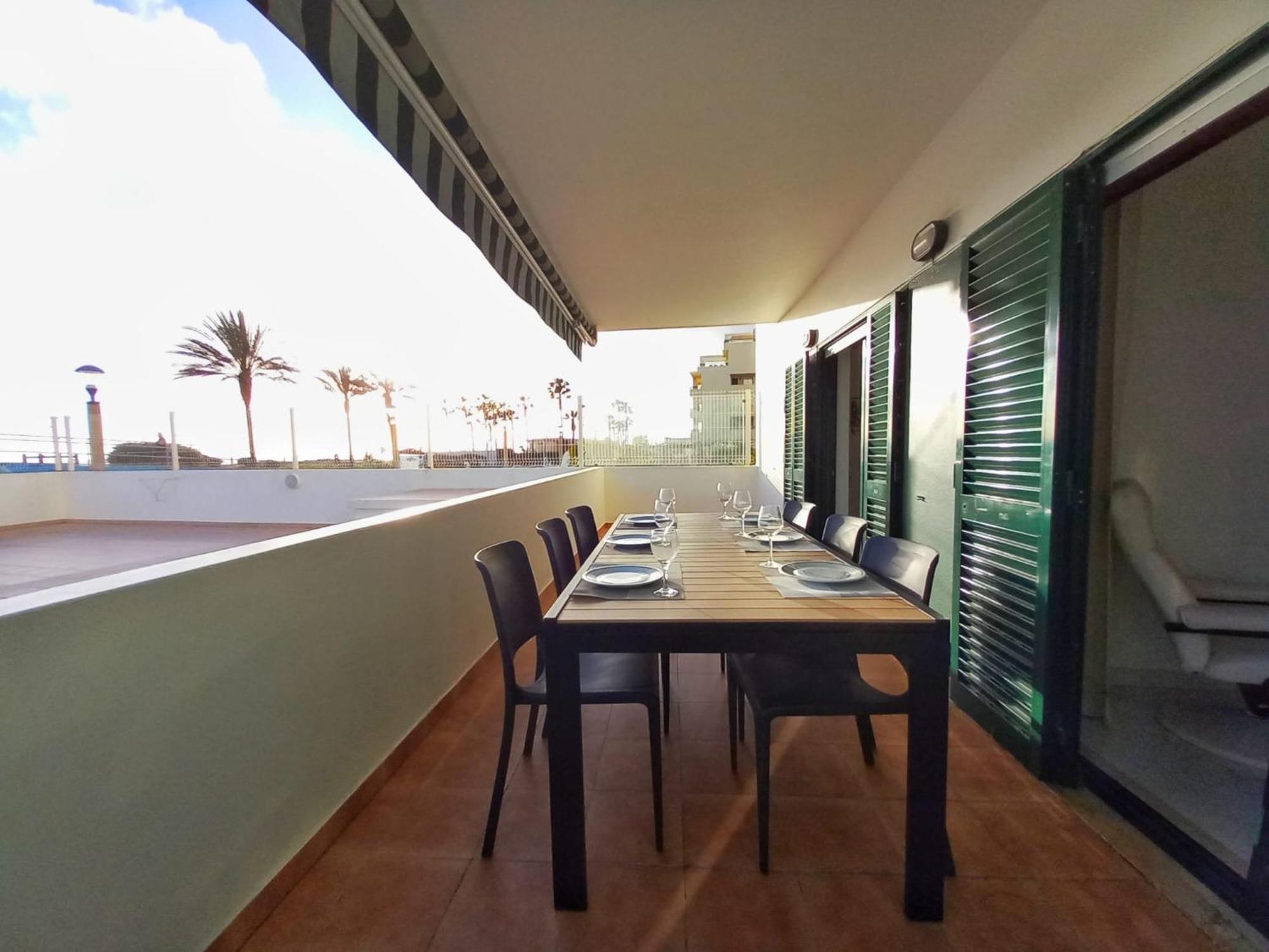 Apartamento Beachfront Flat With Pool *