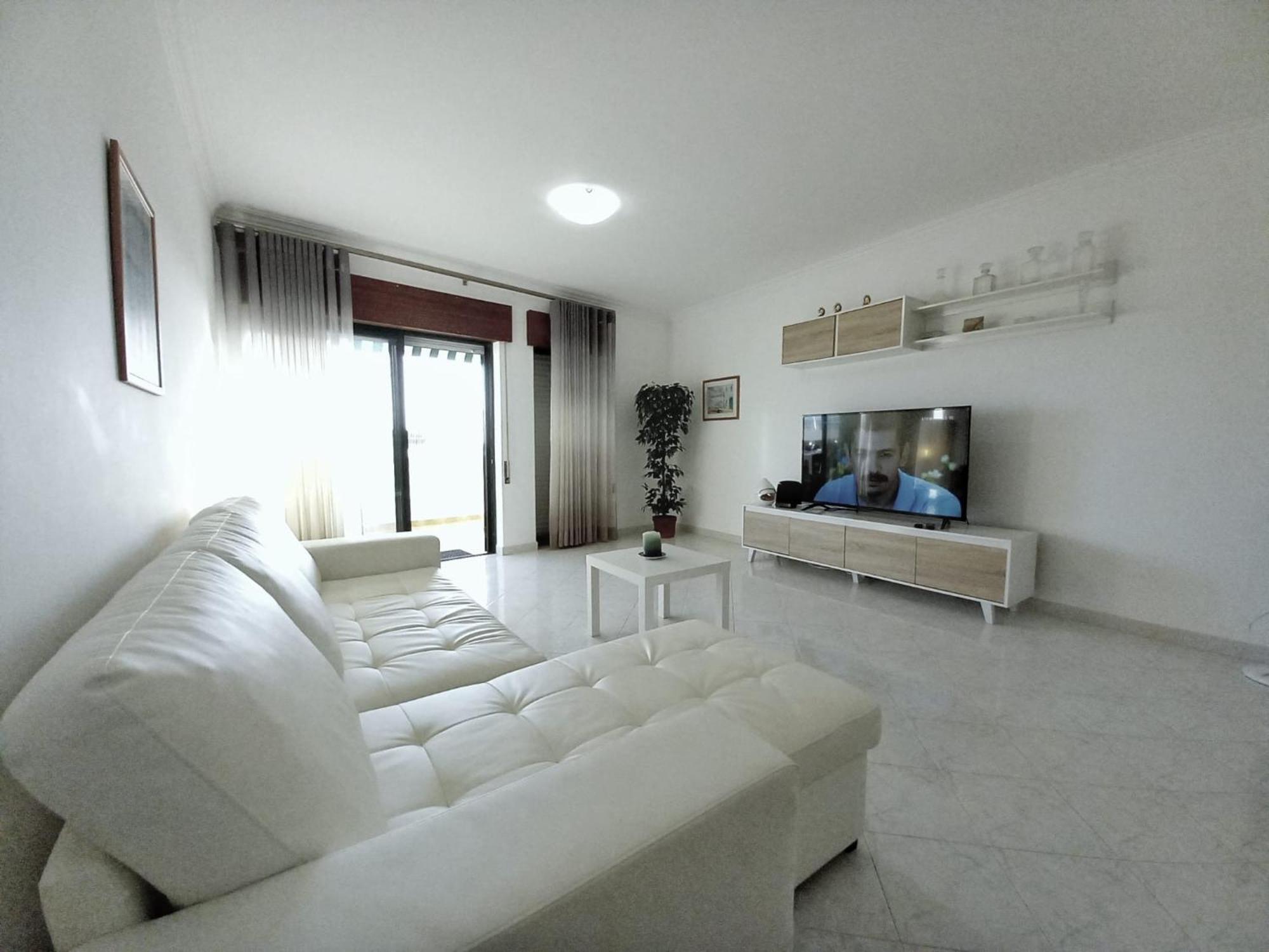 Beachfront Flat With Pool Apartamento Quarteira