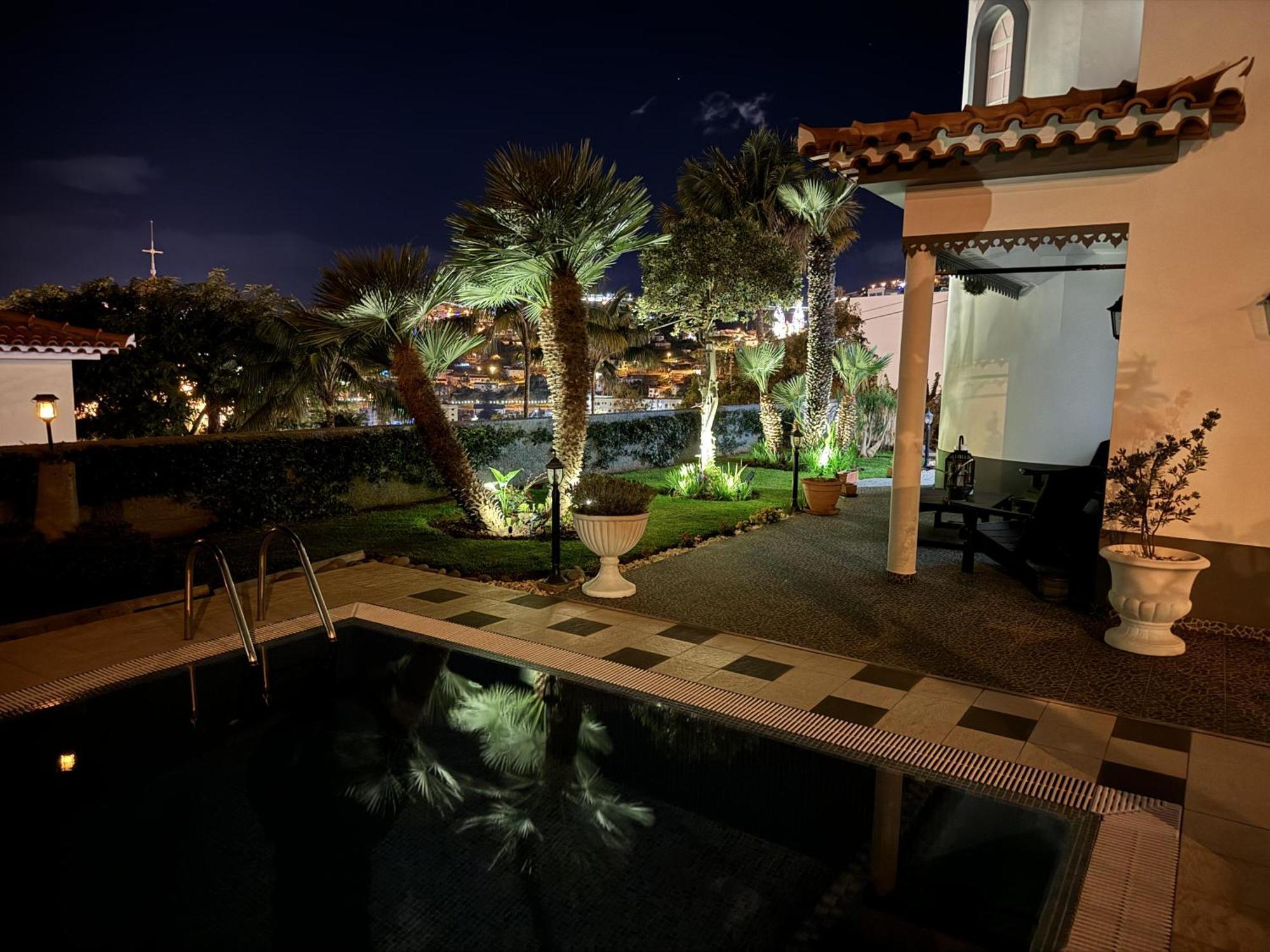 Appartement Funchal Apt- Sleeps 2 - Pool & Parking - Madeira
