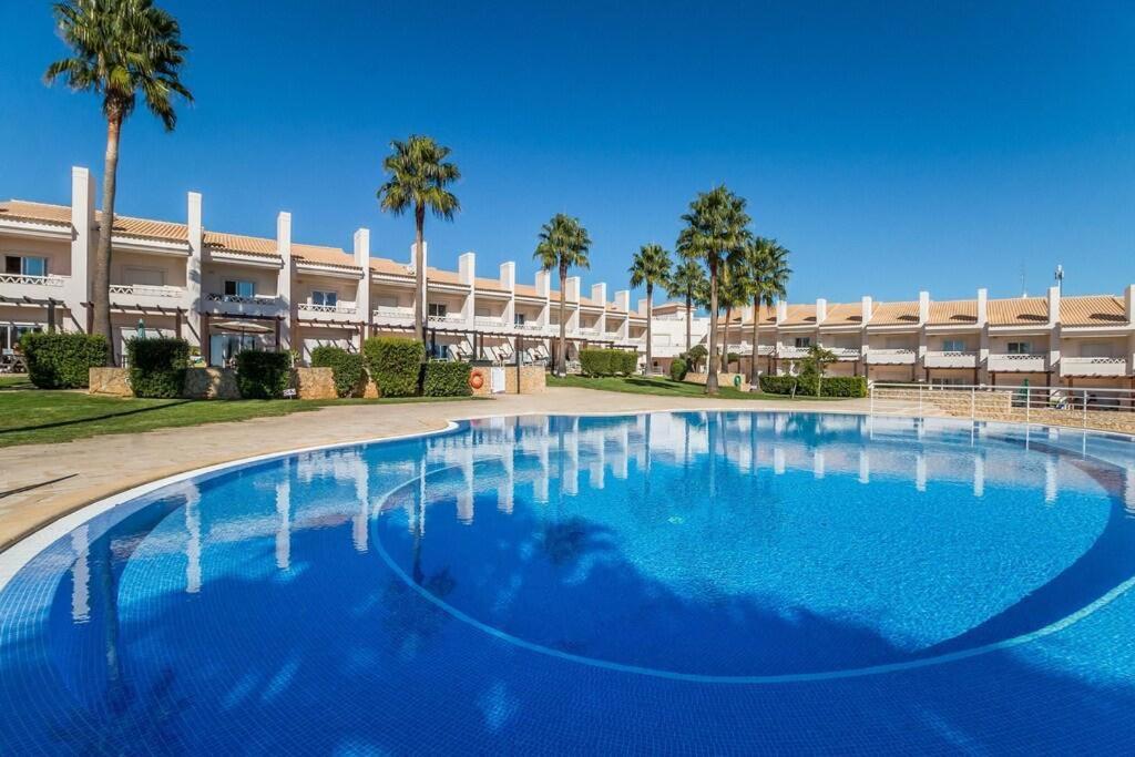 Fantastic Townhouse With Pool And Sea Views Holiday home Albufeira