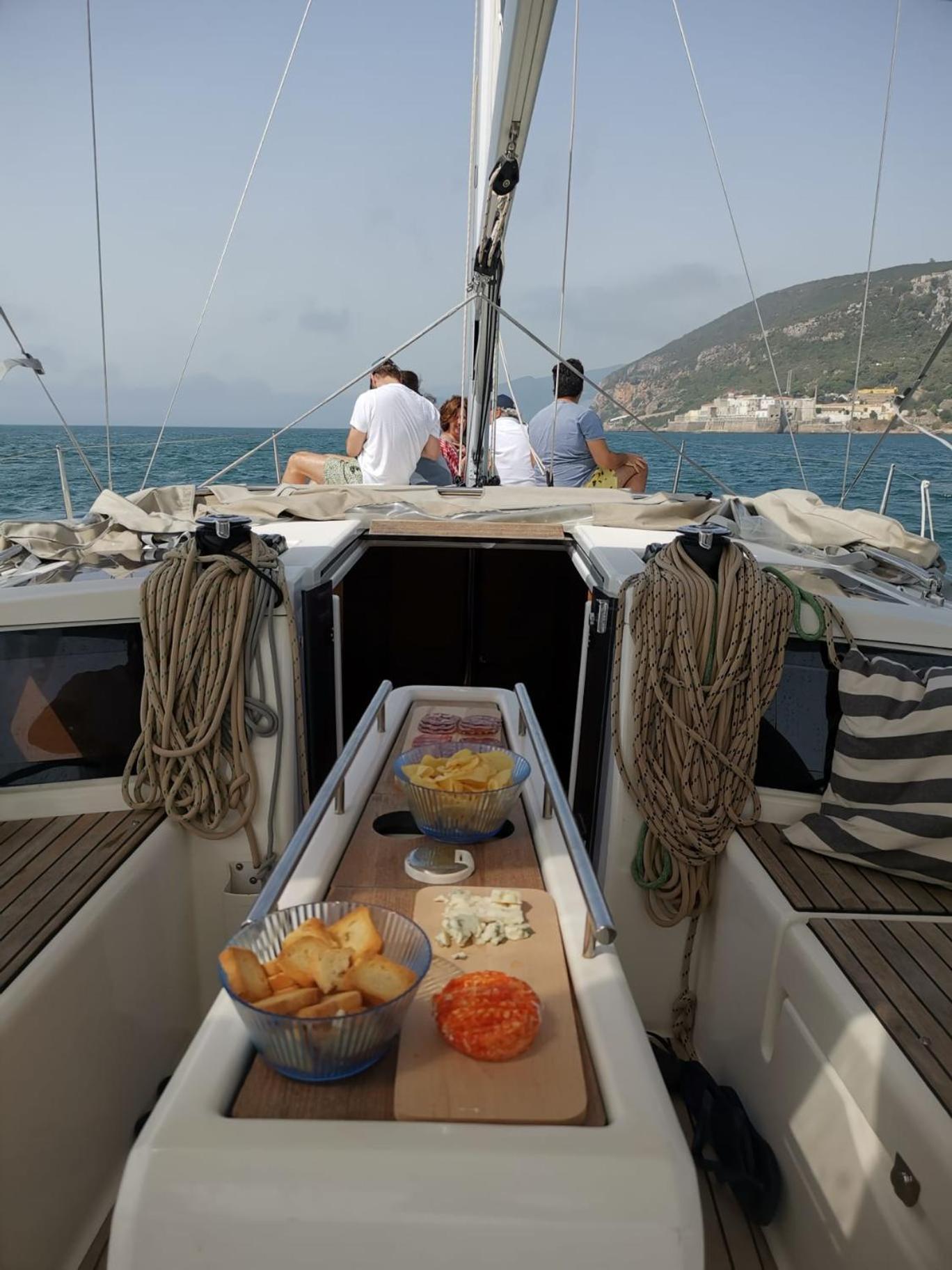 Botel - Veleiro Em Marina Troia