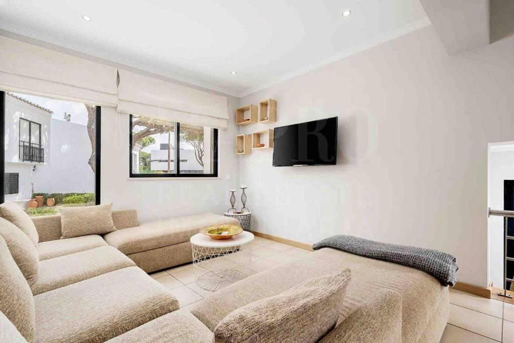 Stunning 3 Bed In Vale Do Lobo With Membership 3 Mins From And Golf Apartamento Loulé