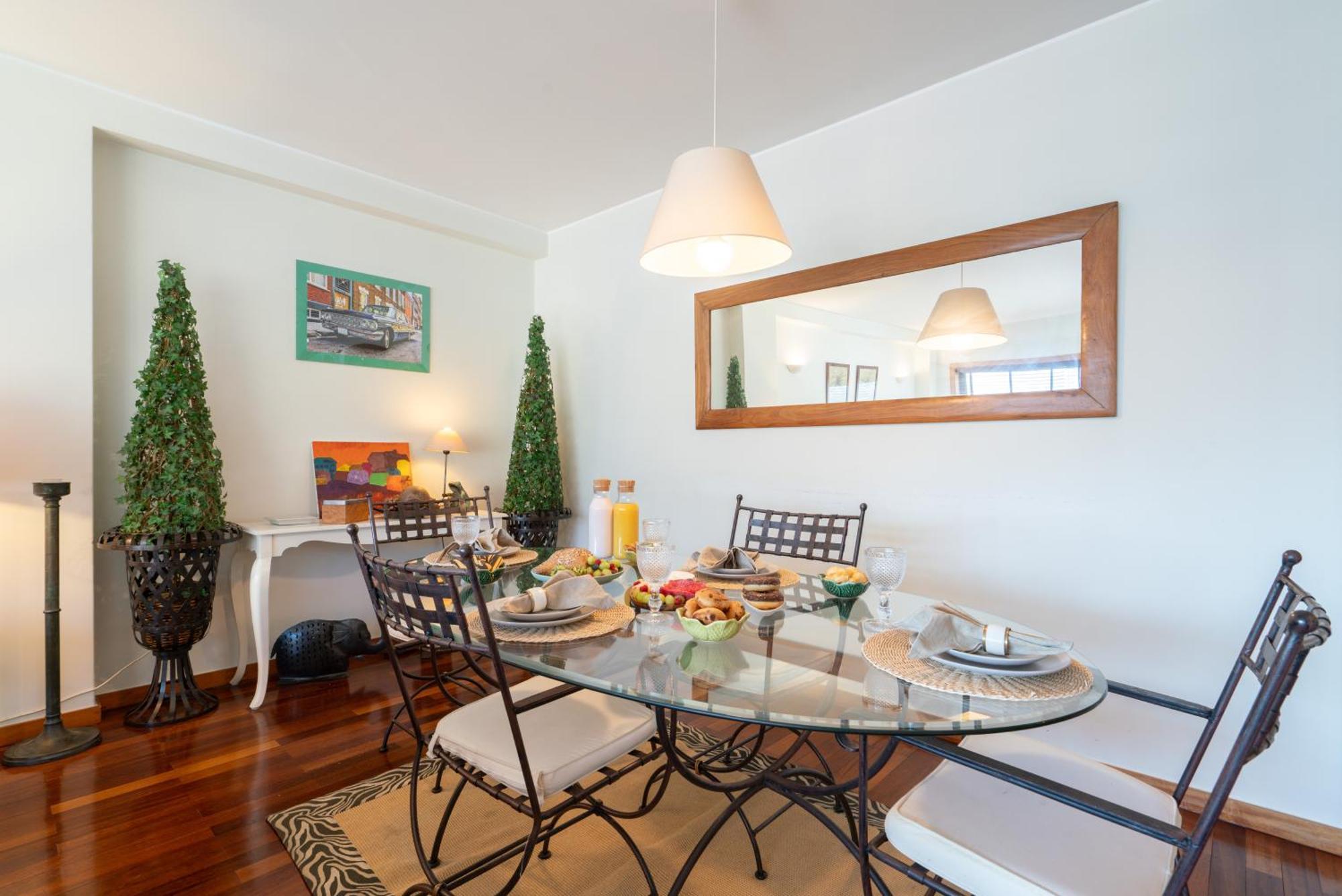 Host Wise - Homely Large Flat - Balcony Guimaraes