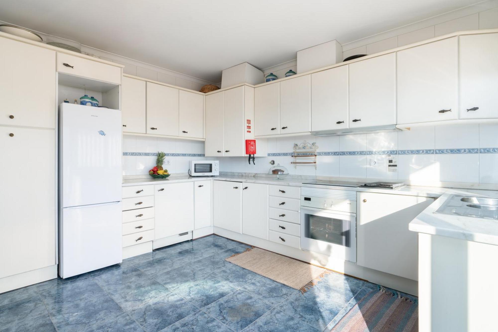 Host Wise - Homely Large Flat - Balcony Apartment Guimaraes