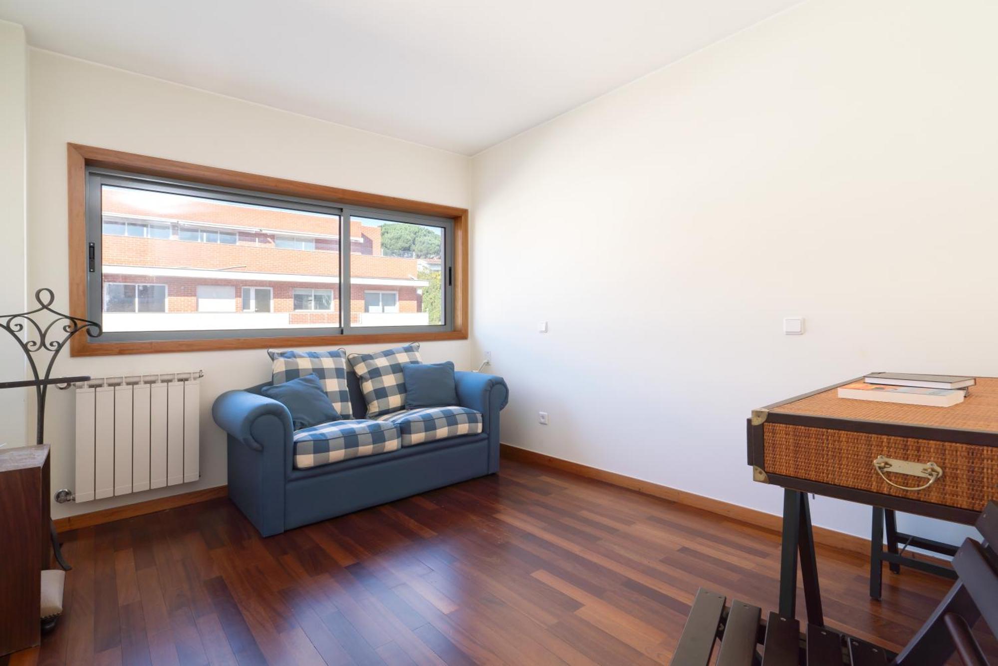 Apartment Host Wise - Homely Large Flat - Balcony