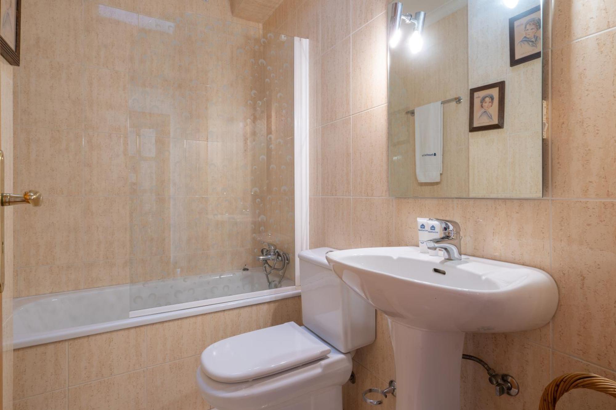Apartment Host Wise - Homely Large Flat - Balcony Guimaraes