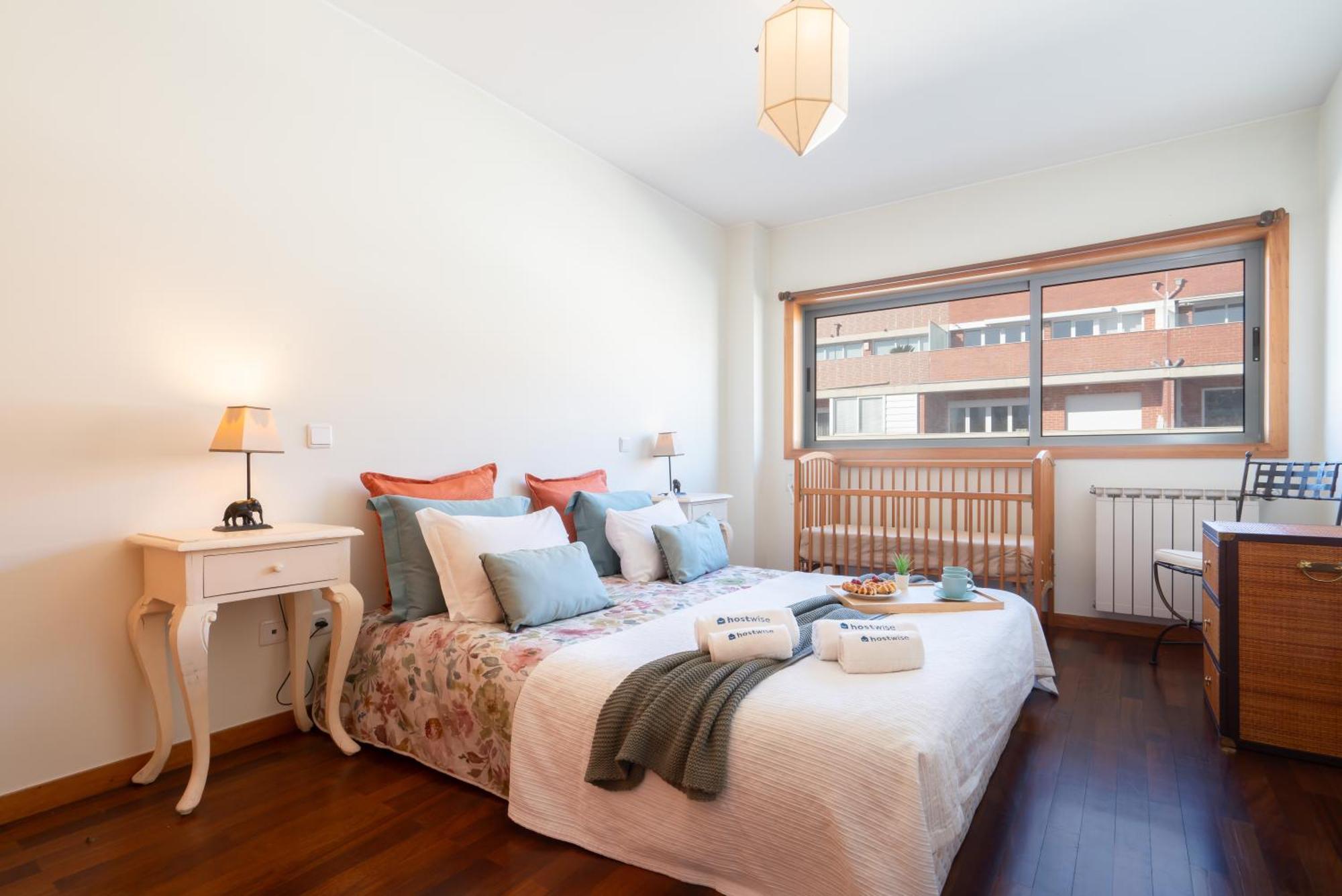 Apartment Host Wise - Homely Large Flat - Balcony