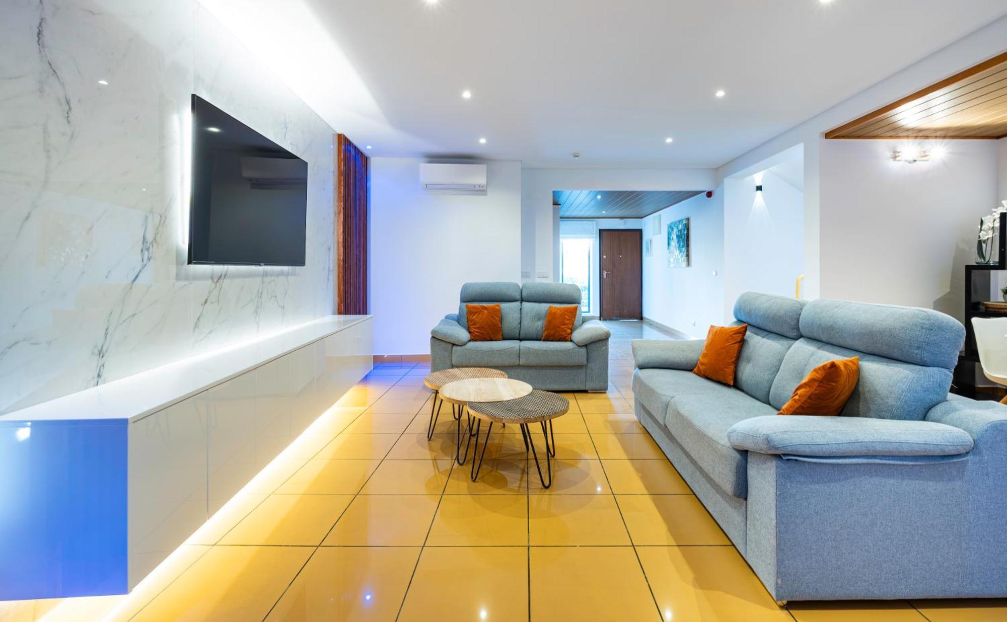 Penthouse 160sqm Wide Terraces Pool View & Private Hot Tub & Parking Apartment Albufeira