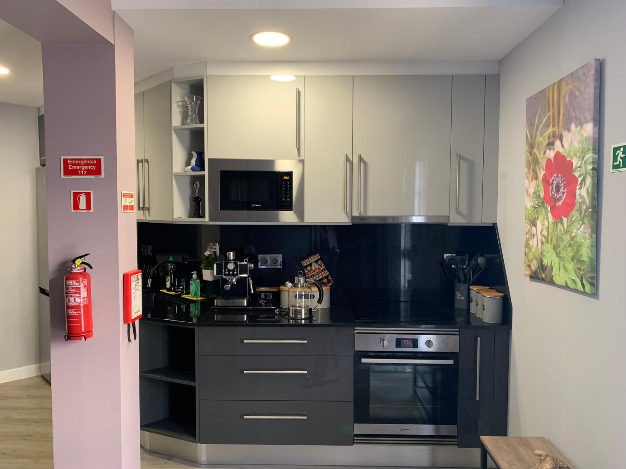 Funchal Apt- Sleeps 2 - Pool & Parking - Madeira * Funchal (Madeira)