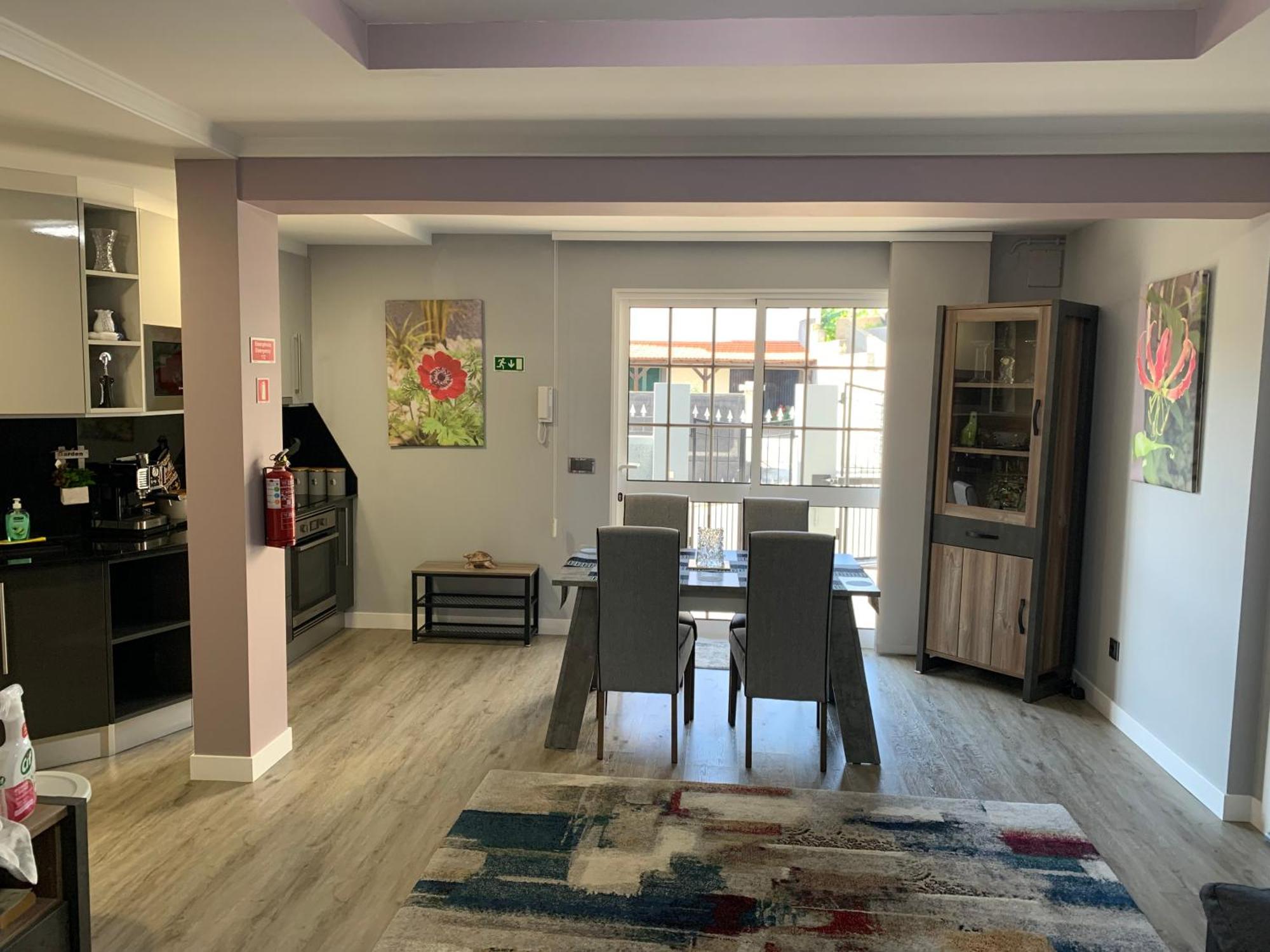 Funchal Apt- Sleeps 2 - Pool & Parking - Madeira Appartement Funchal (Madeira)