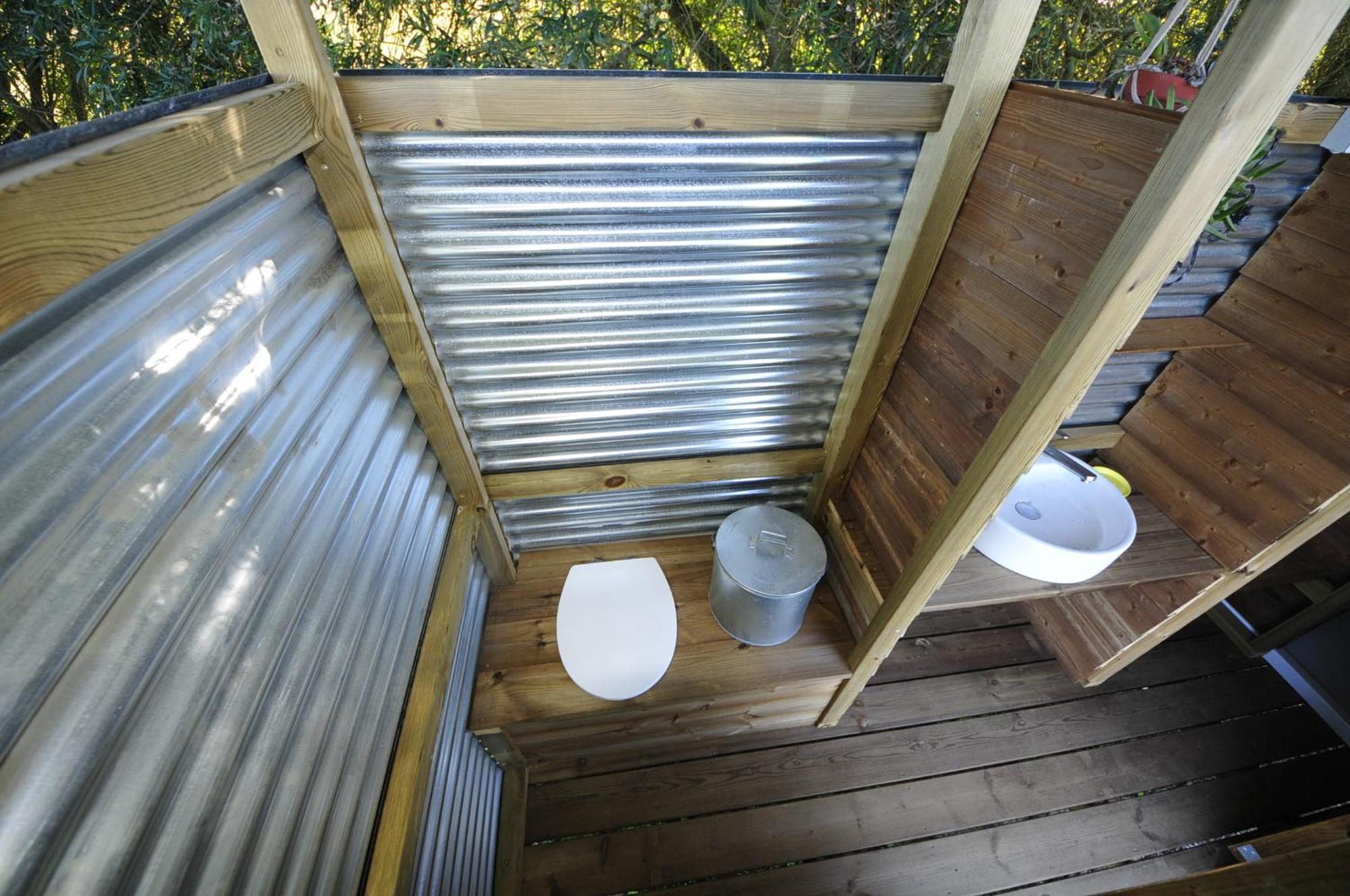 Monte Dos Vagabundos - Animal Sanctuary - Caravan Nest Campsite