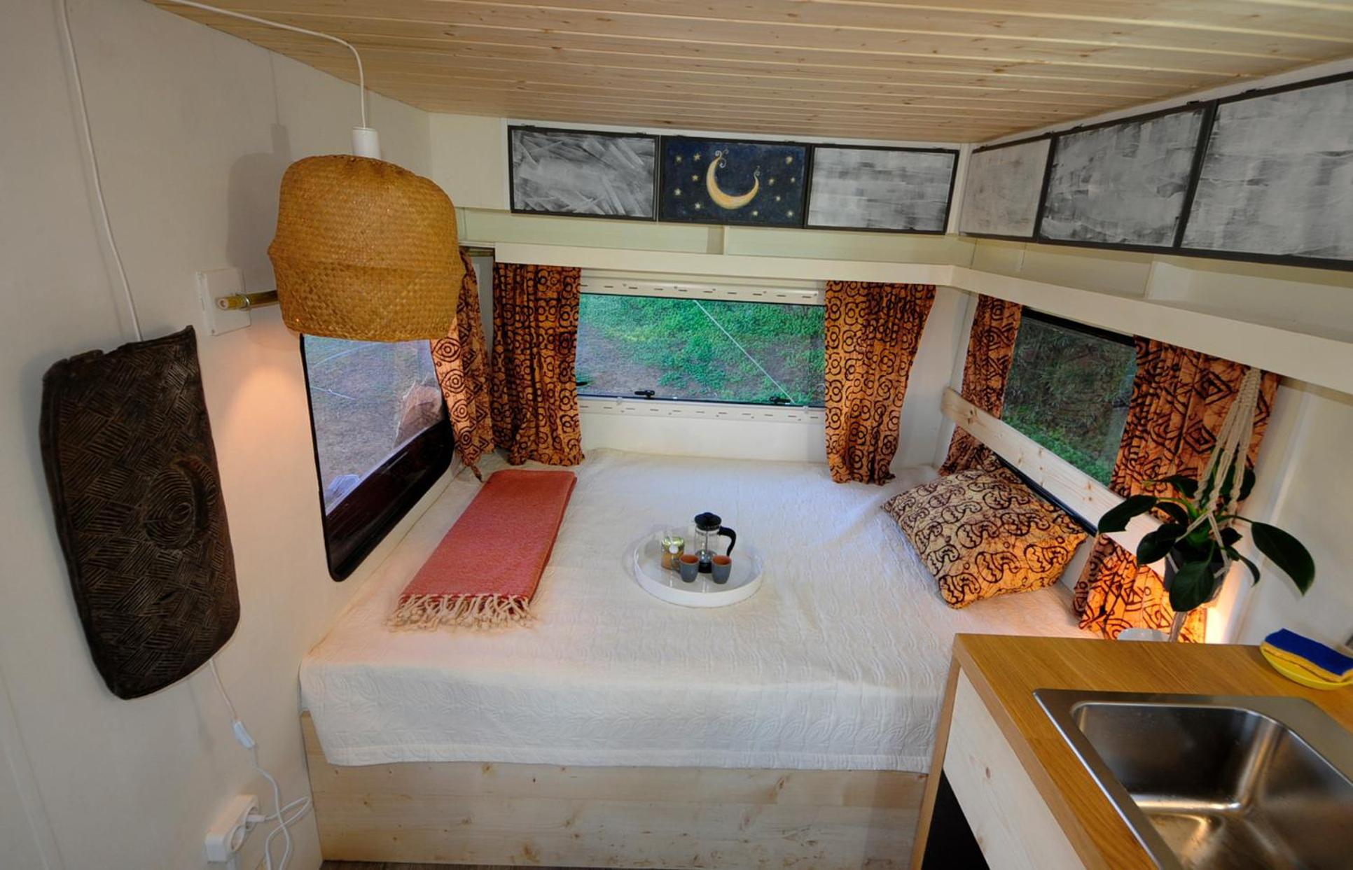 Monte Dos Vagabundos - Animal Sanctuary - Caravan Nest Camping *