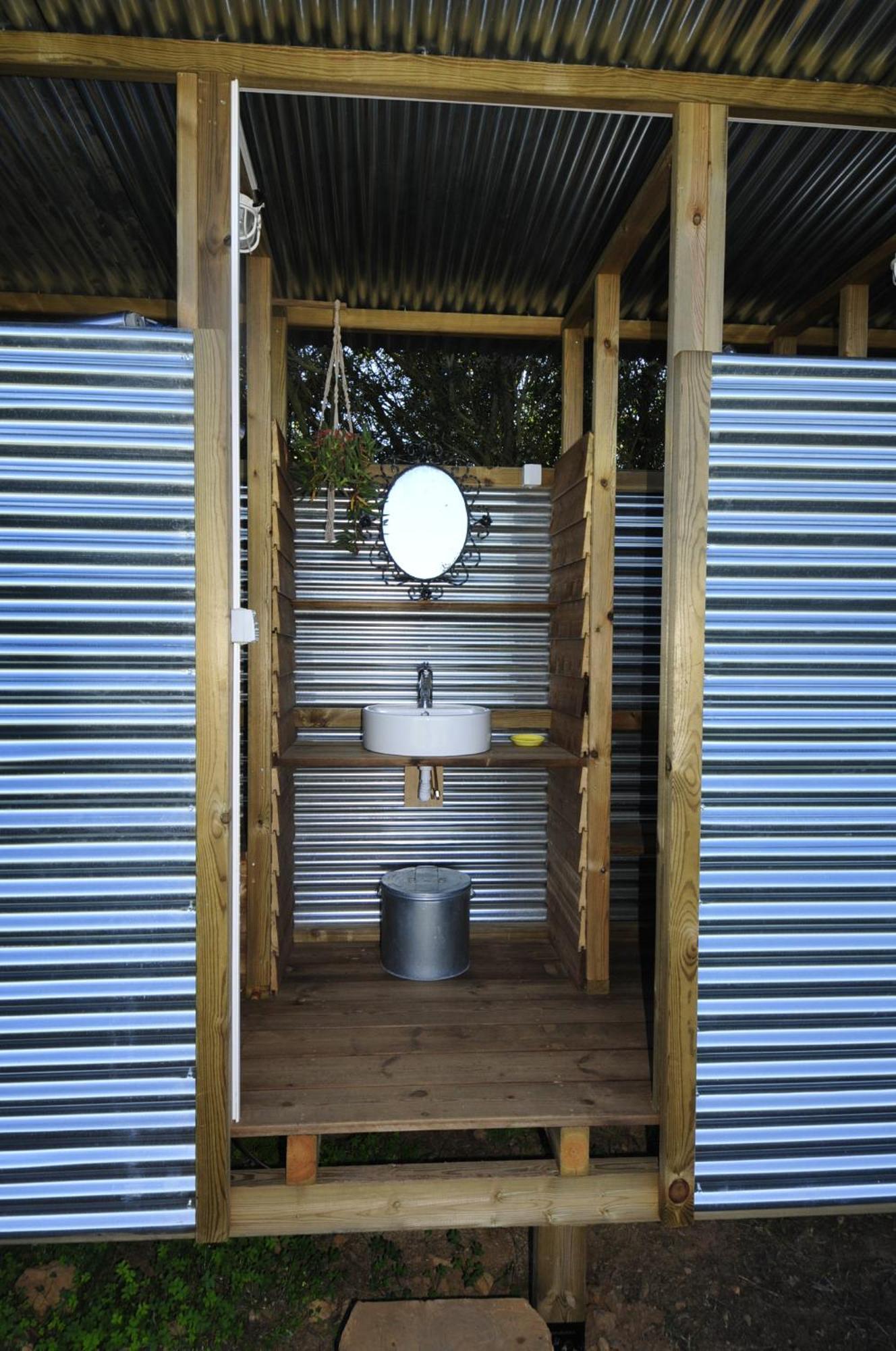 Campsite Monte Dos Vagabundos - Animal Sanctuary - Caravan Nest *