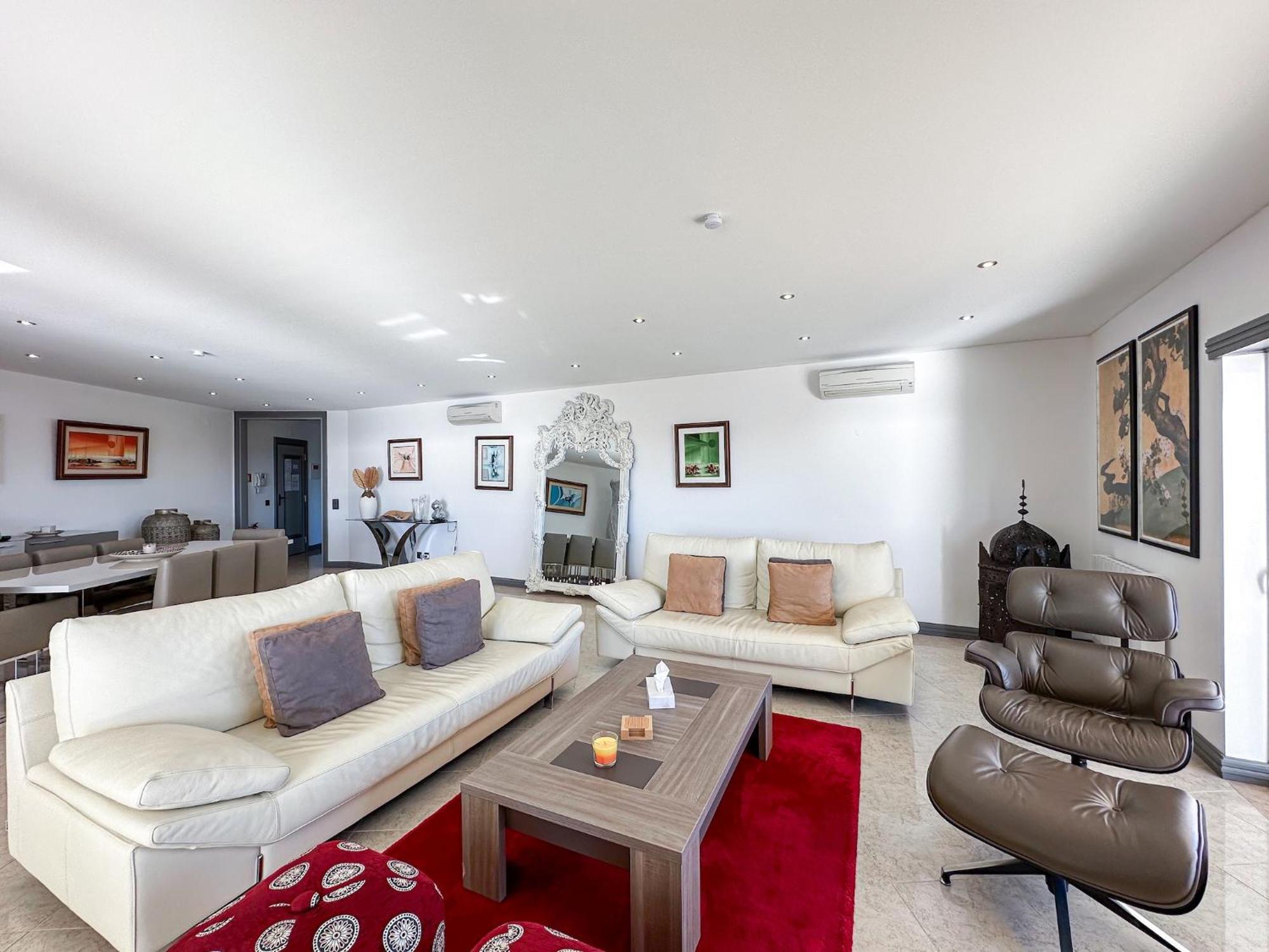 Luxury Penthouse Wstunning Sea Views, Walk To Gale Apartment