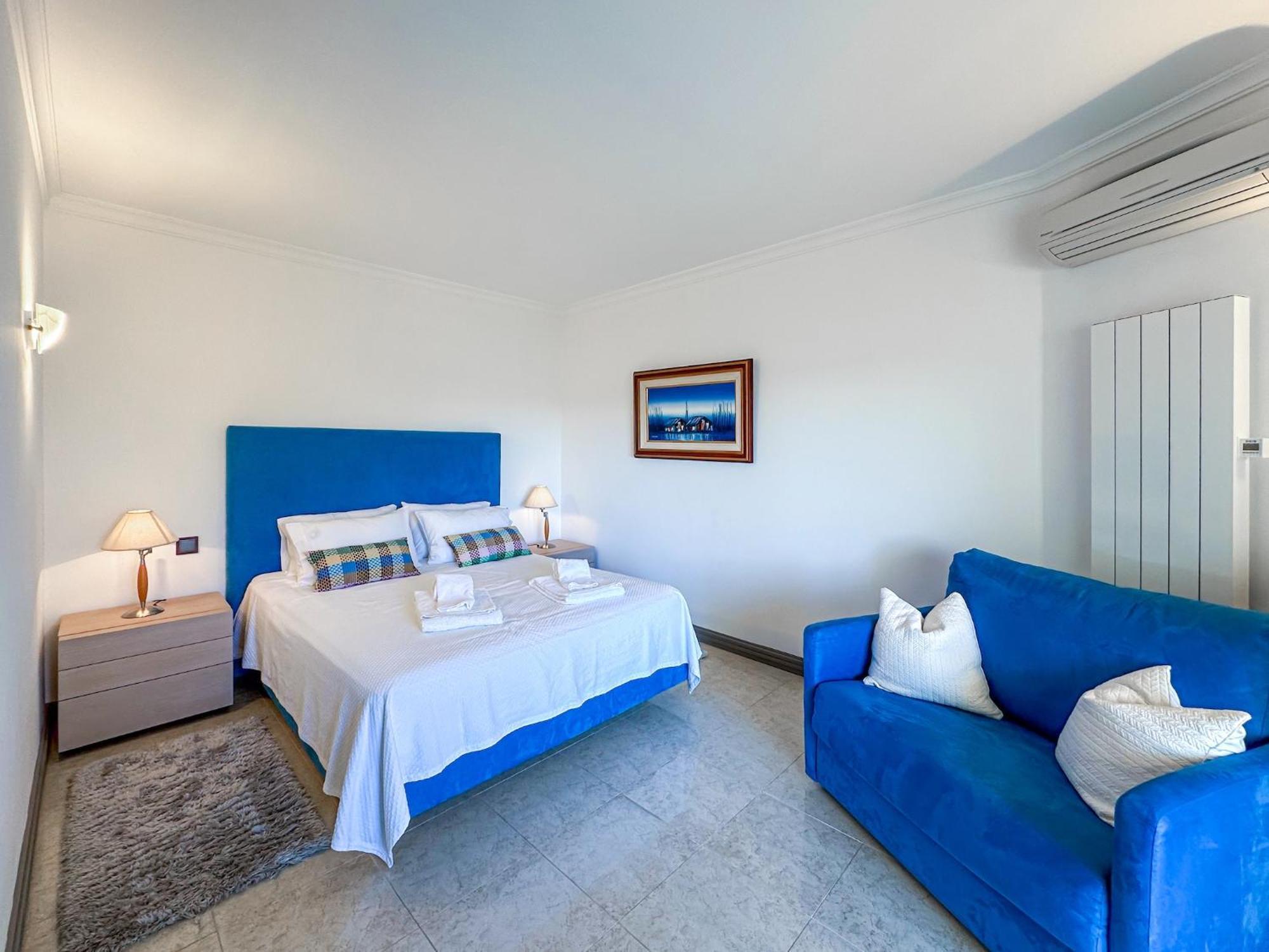 Luxury Penthouse Wstunning Sea Views, Walk To Gale