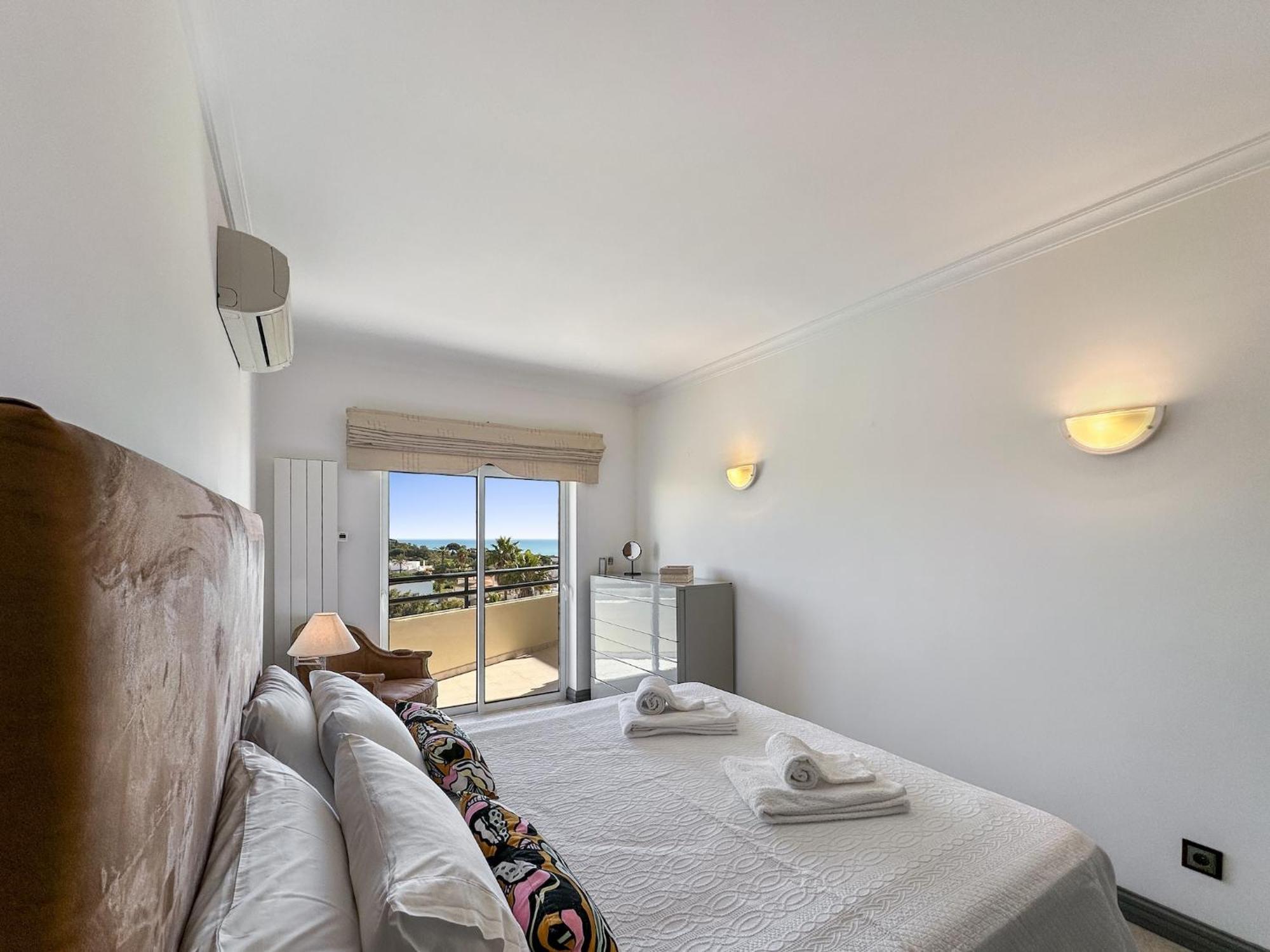 Luxury Penthouse Wstunning Sea Views, Walk To Gale Albufeira