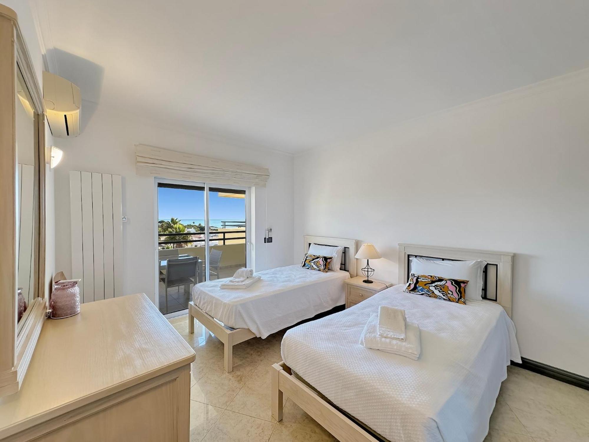 Luxury Penthouse Wstunning Sea Views, Walk To Gale Apartment Albufeira