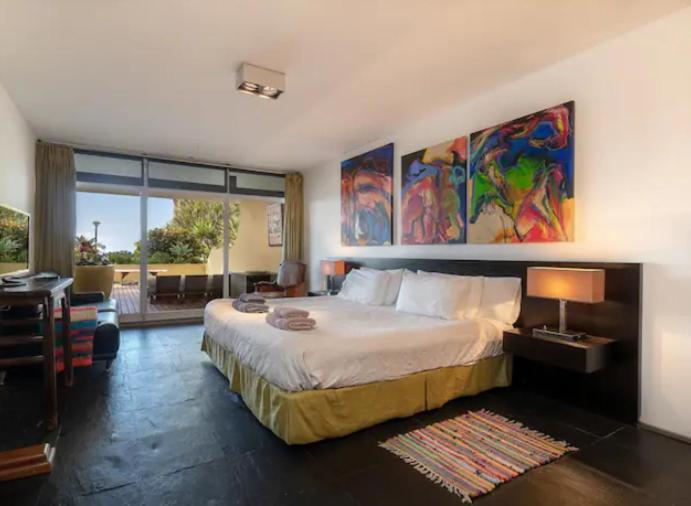 Apartment By The Atlantic 3-bedroom *
