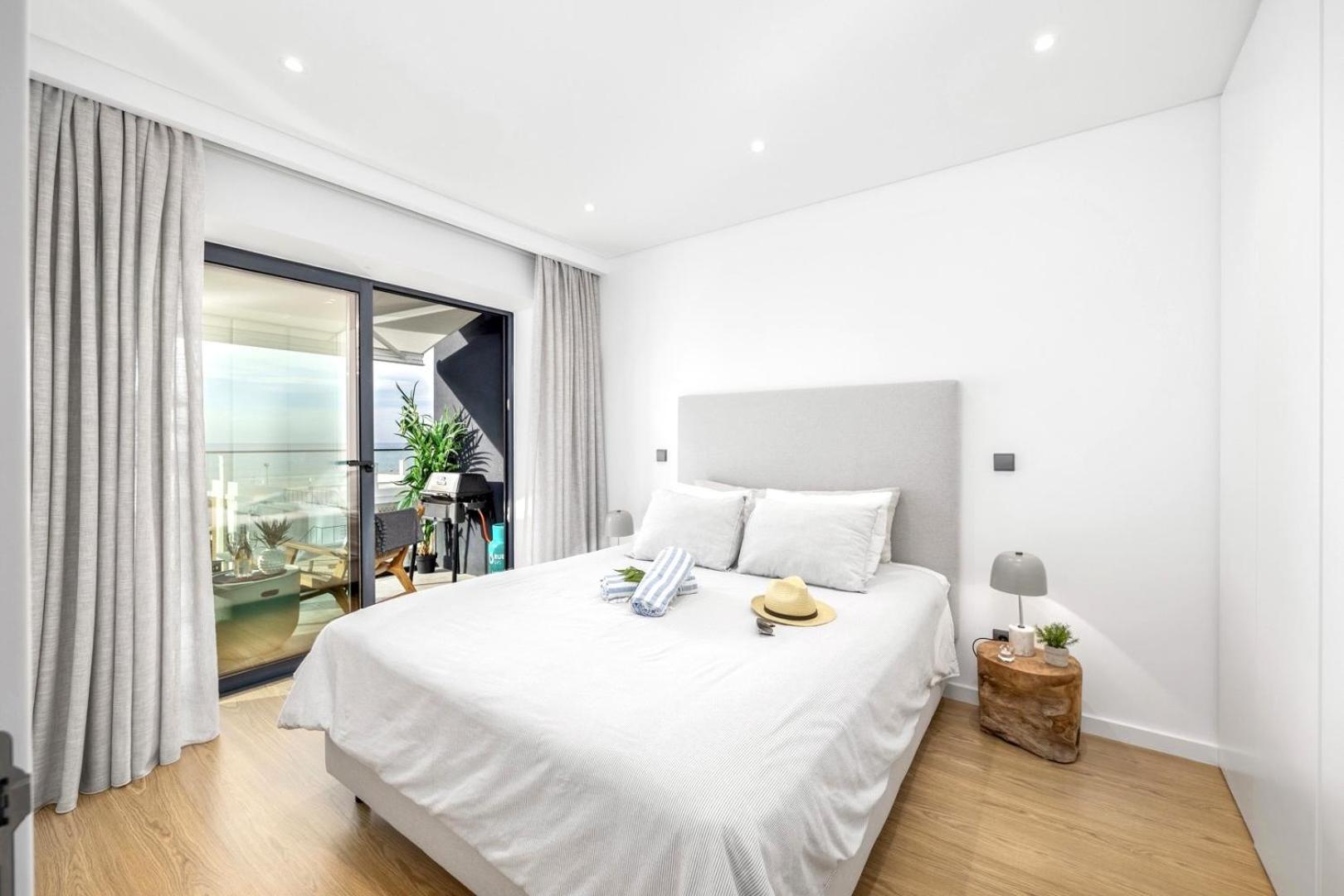 Stylish Modern Beachside With Pool & Seaview Quarteira