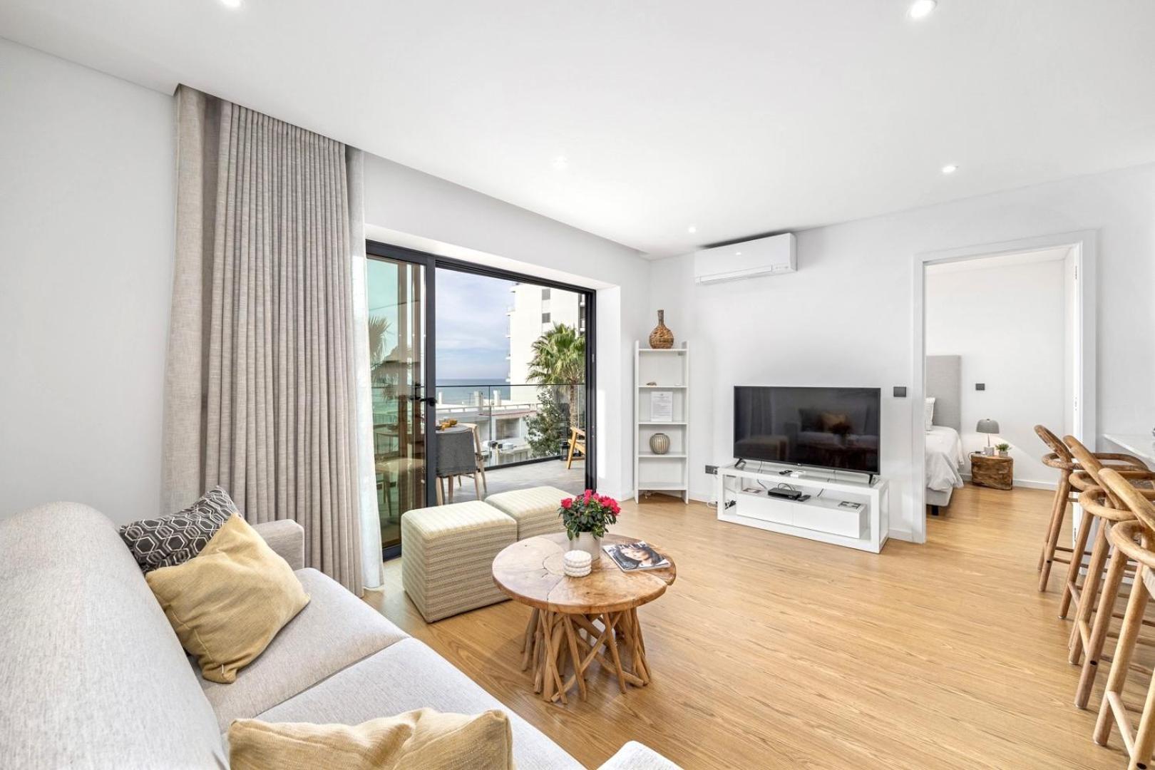 Stylish Modern Beachside With Pool & Seaview * Quarteira
