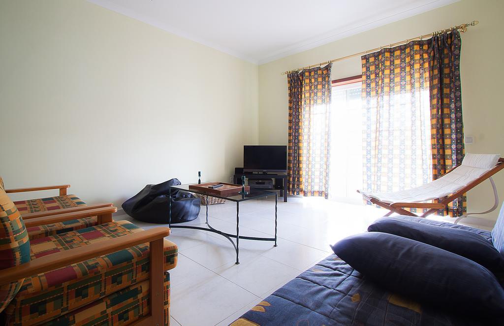 Filipe House, Lagos Apartment Apartment *
