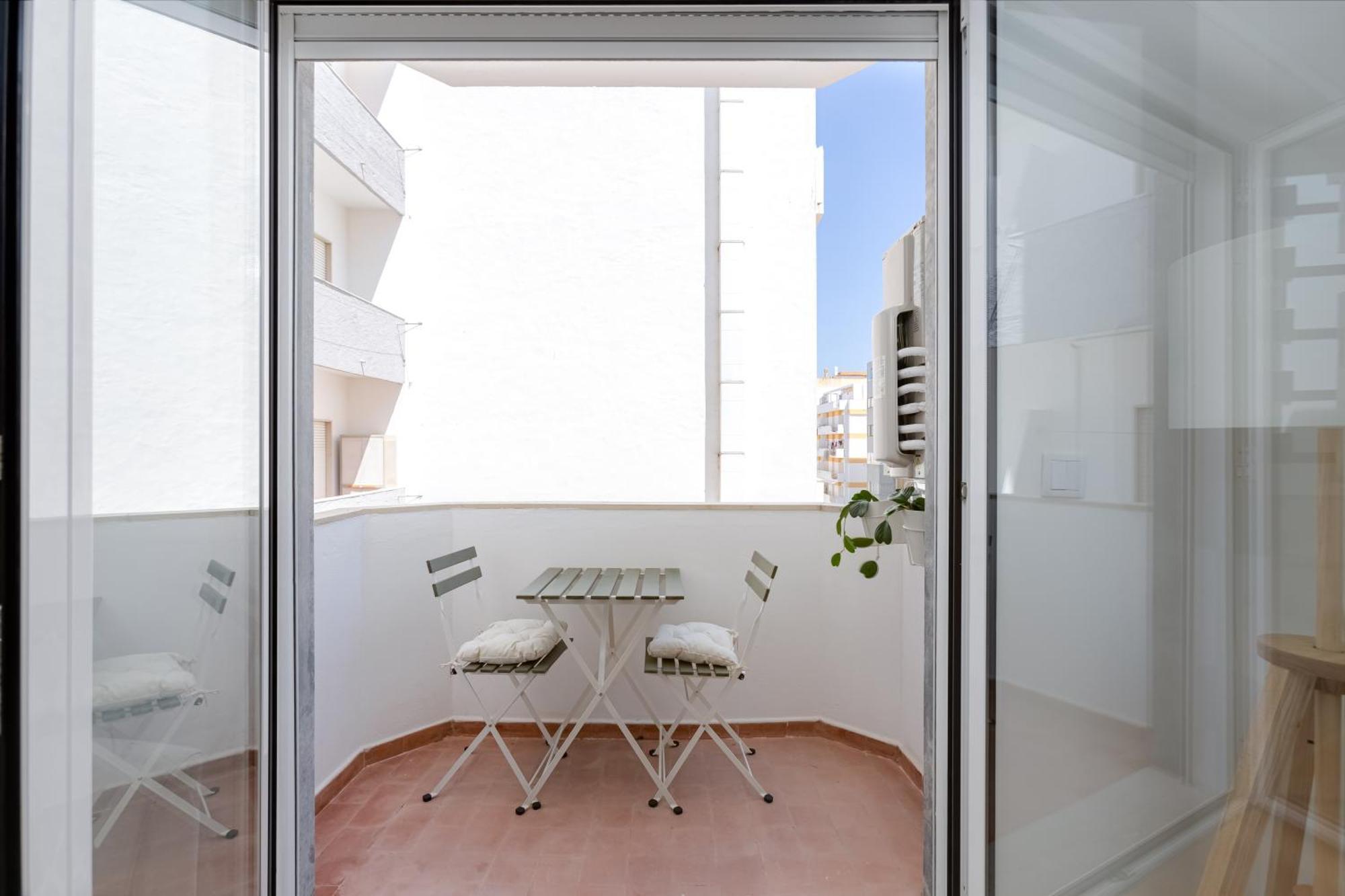 T2 Rosa Dos Ventos, A/c & Terrace - Casas & Papeis Apartment *