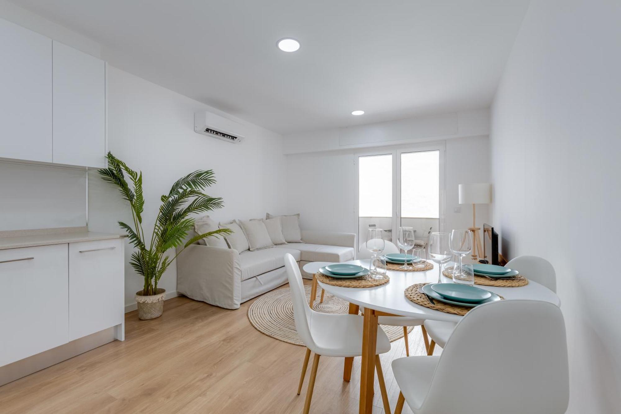 T2 Rosa Dos Ventos, A/c & Terrace - Casas & Papeis Apartment Armacao de Pera