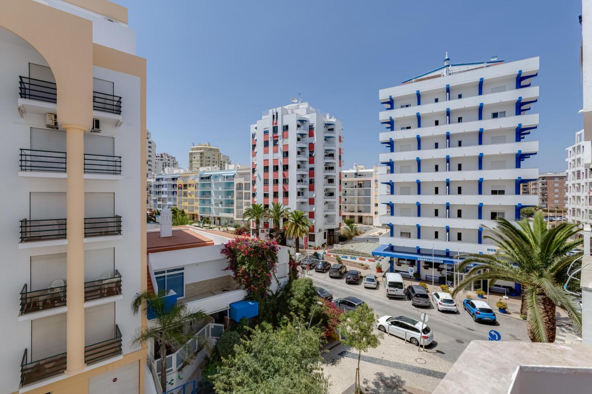 Apartment T2 Rosa Dos Ventos, A/c & Terrace - Casas & Papeis