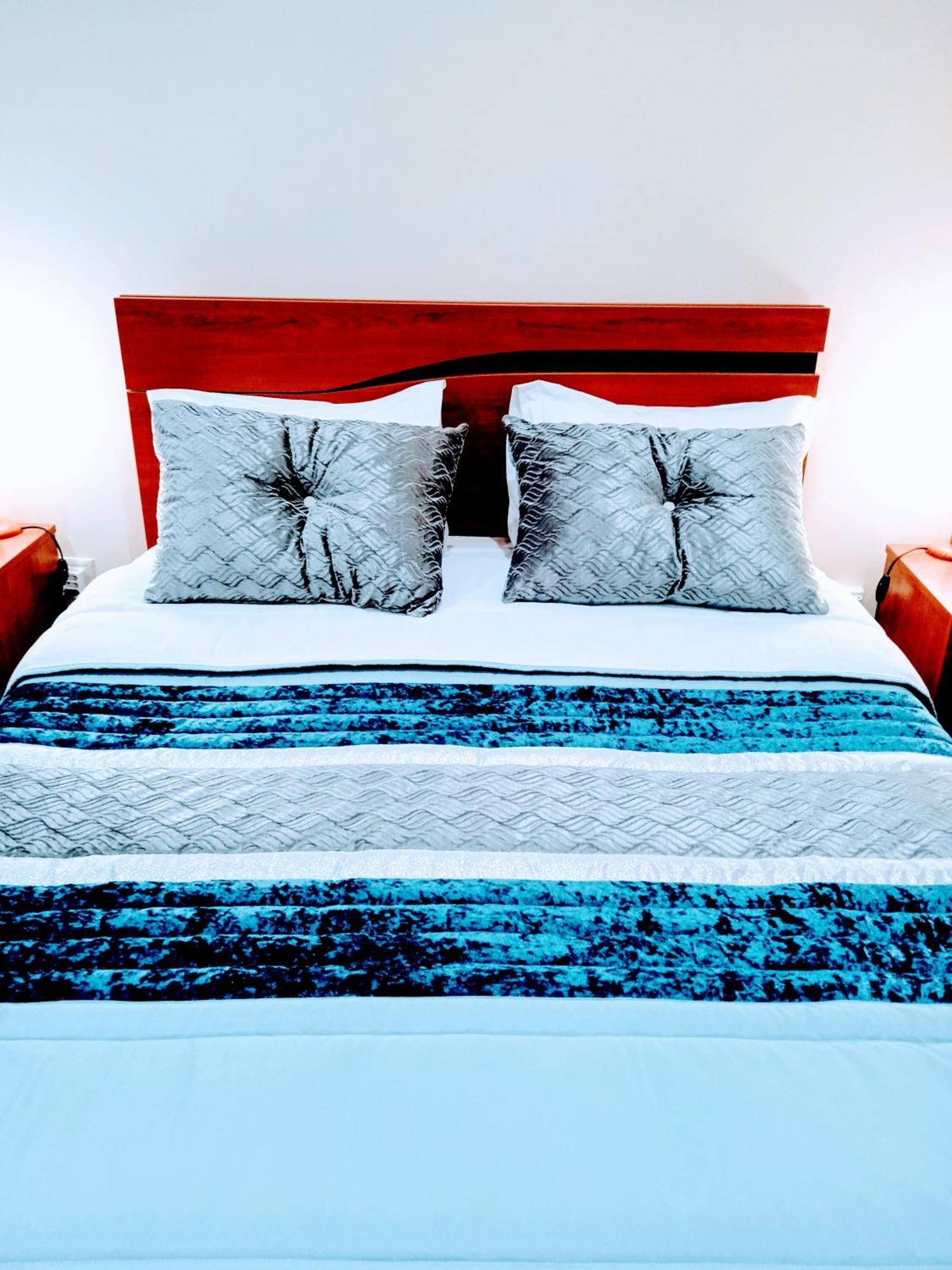 Guest house Porto Cruz House
