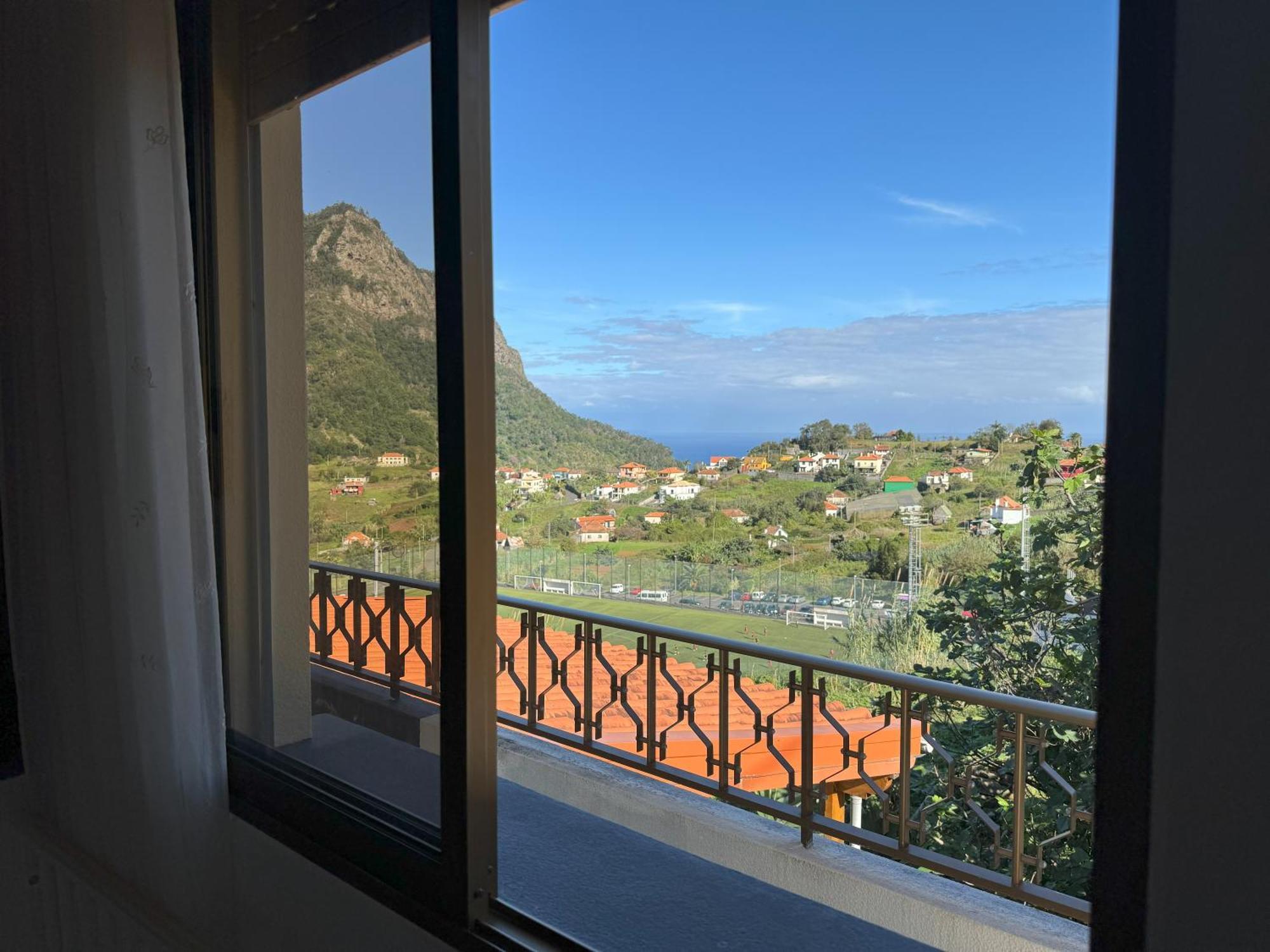 Pereira's House - Mountain & Sea Holiday home *
