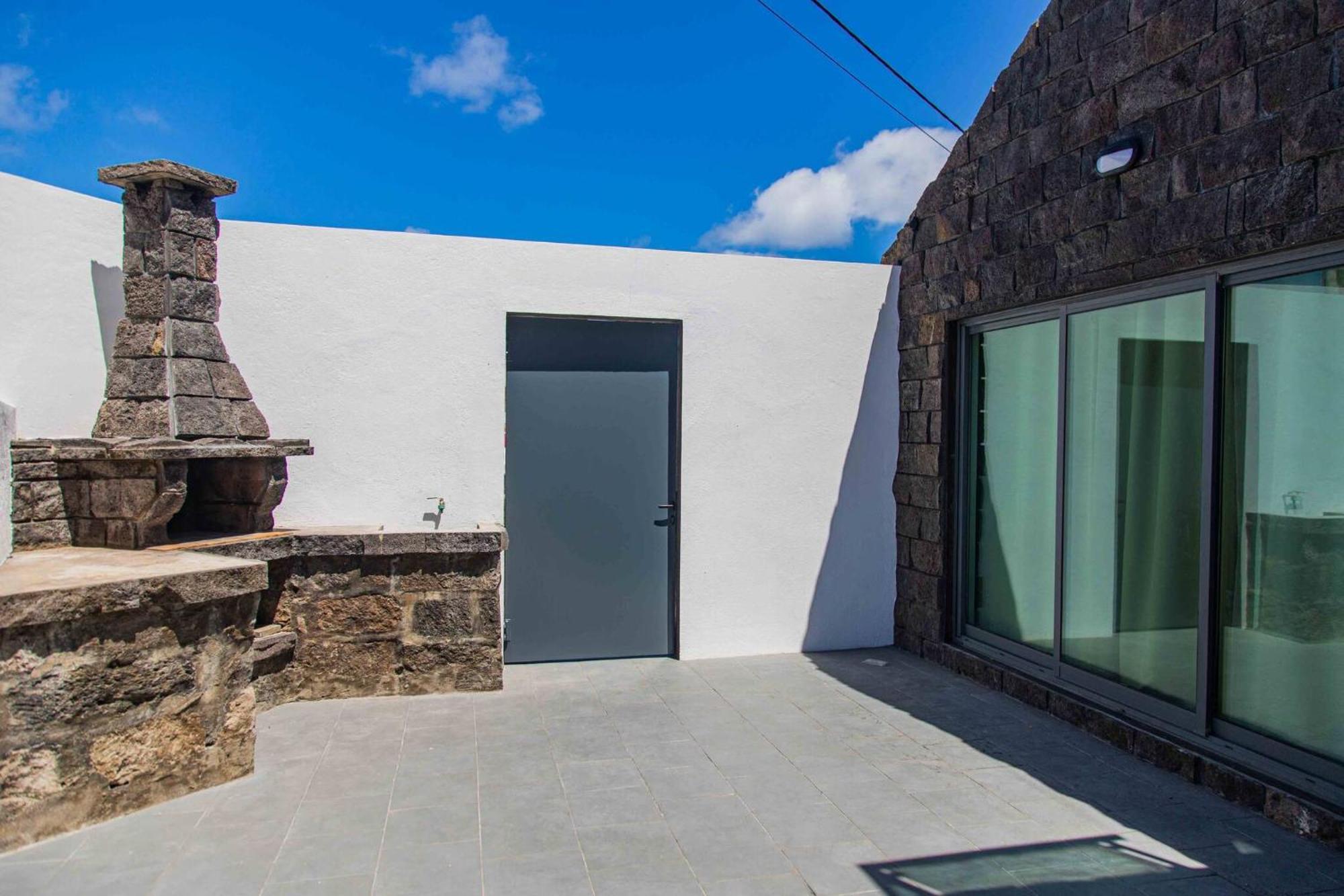Holiday home Mosteiros House *