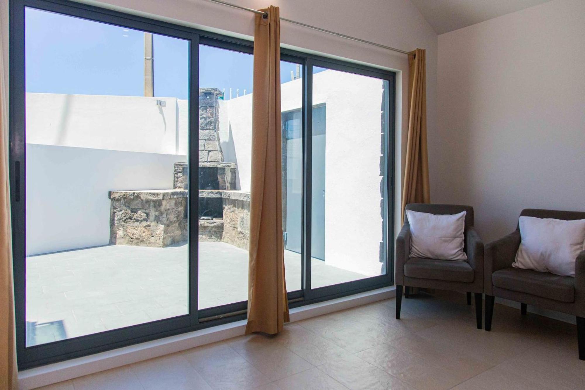 Holiday home Mosteiros House