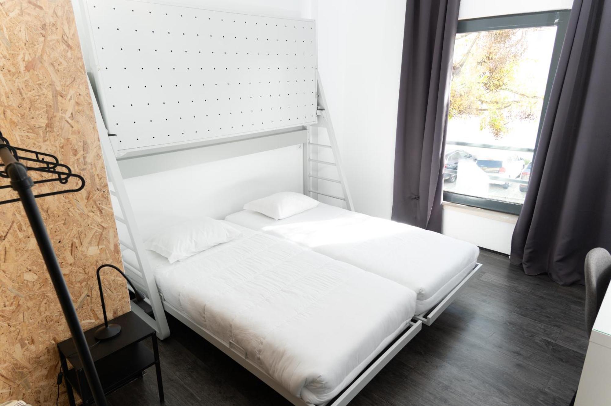 Hostel Hi Parque Nacoes - De Juventude Lissabon