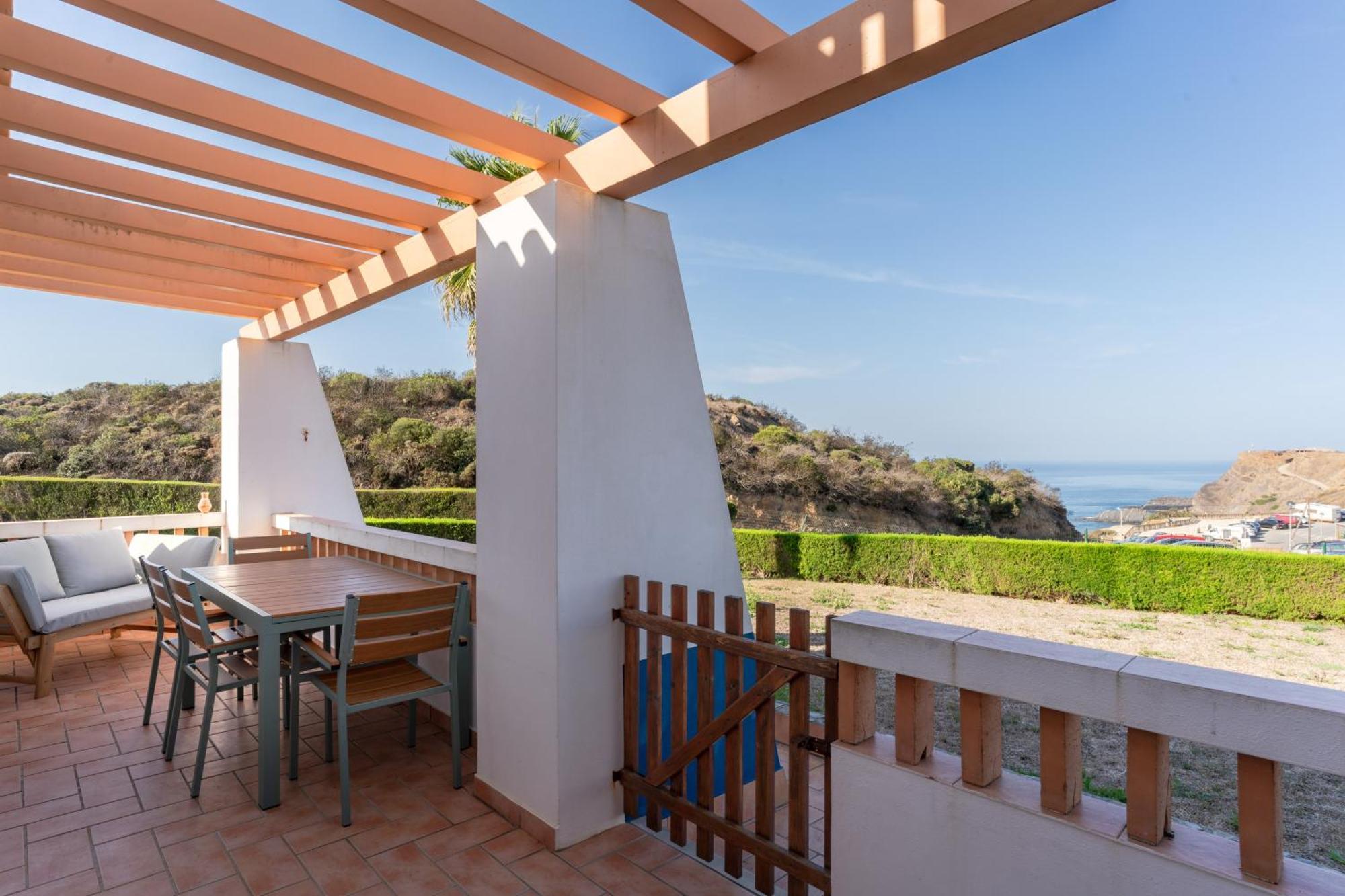 Apartment Sweet Arrifana // Beachhouse *