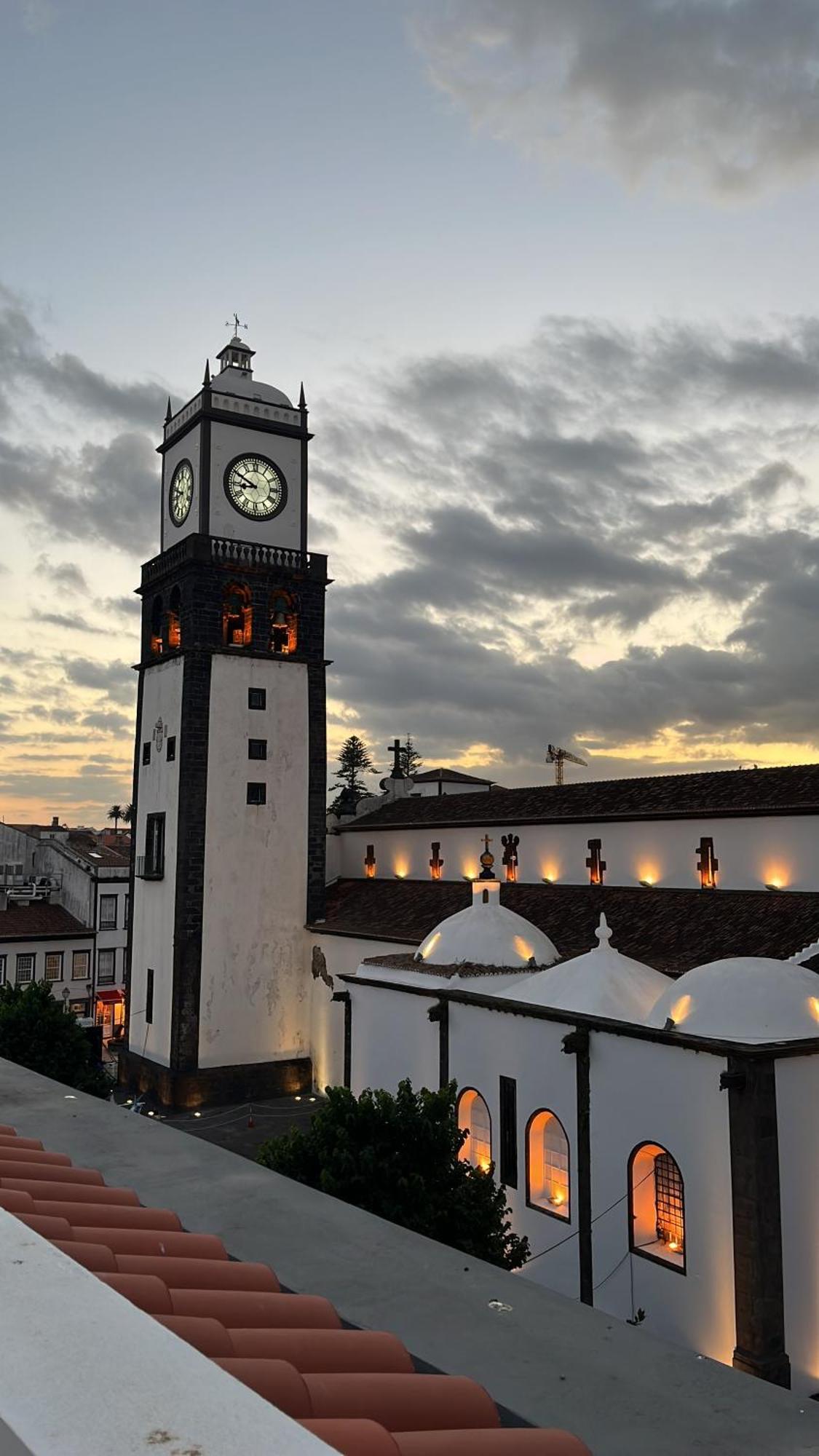 Matriz 55, & Hostel Ponta Delgada (Sao Miguel)