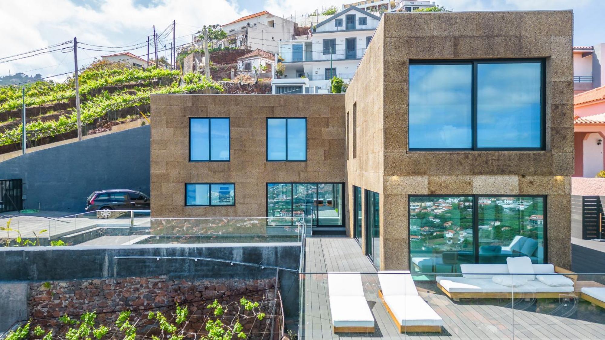 House Of Cork And Ivy - By Wehost Villa