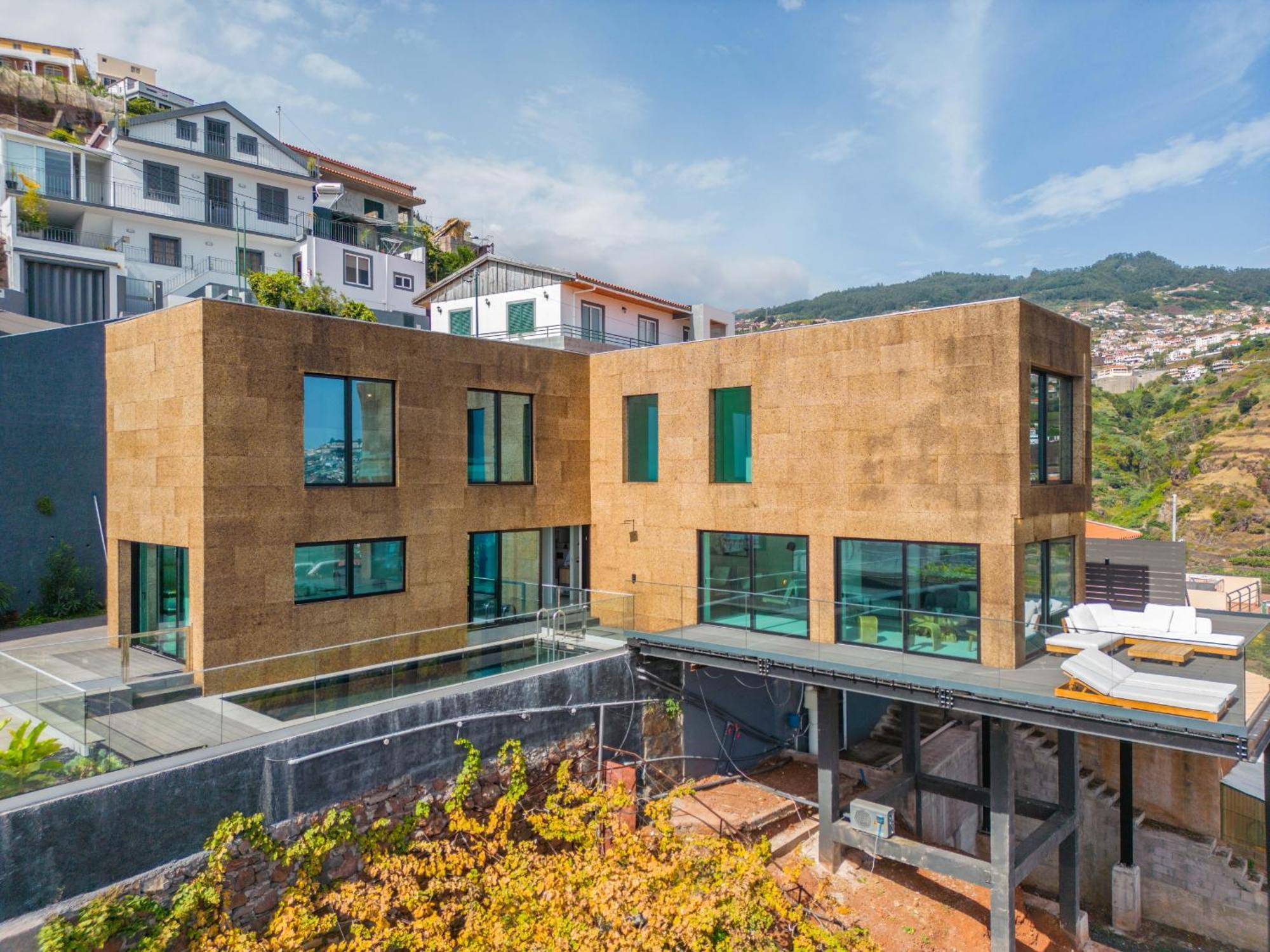 House Of Cork And Ivy - By Wehost Villa